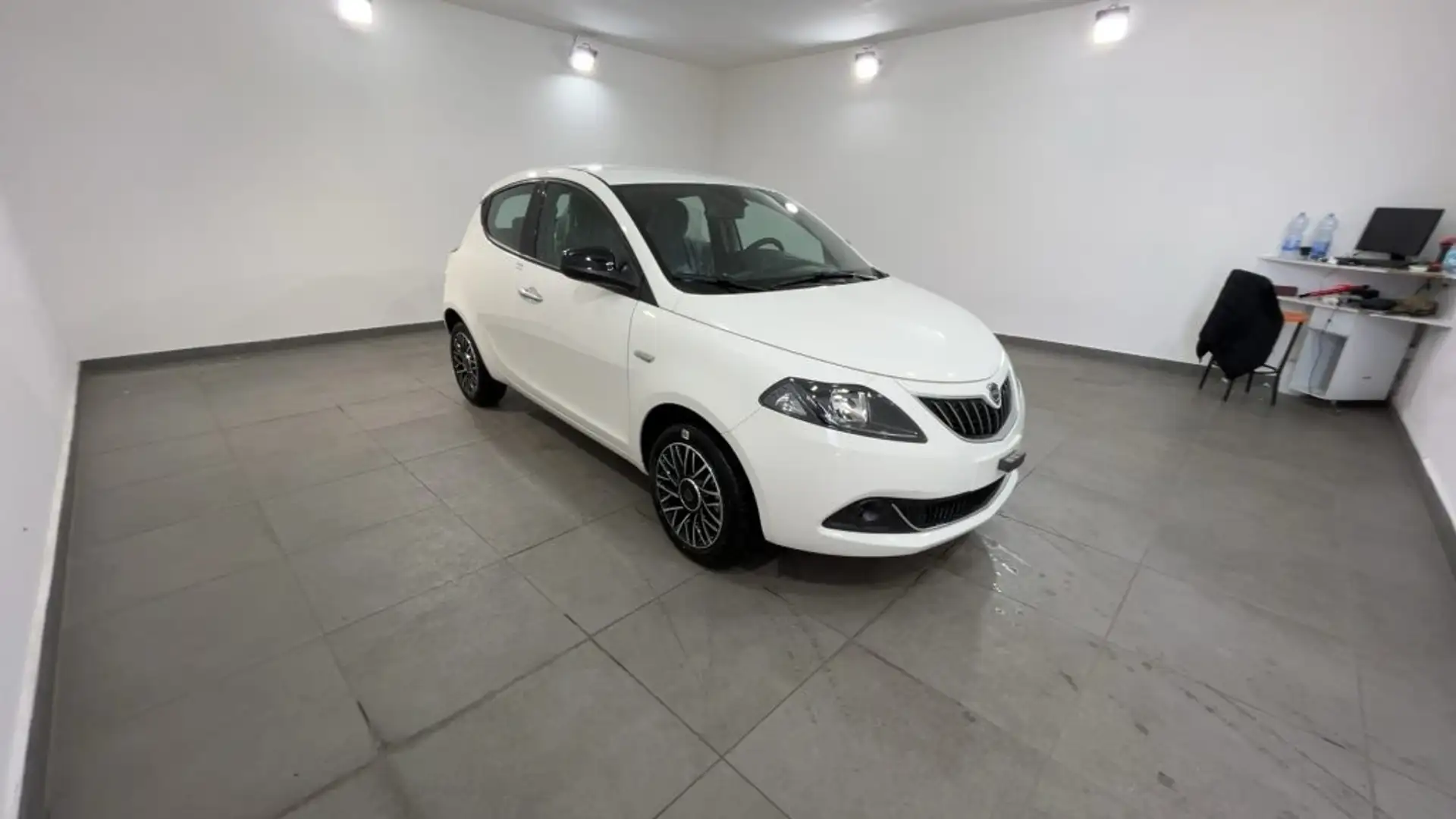 Lancia Ypsilon 1.0 FireFly 5P S&S Hybrid Platino Bianco - 1