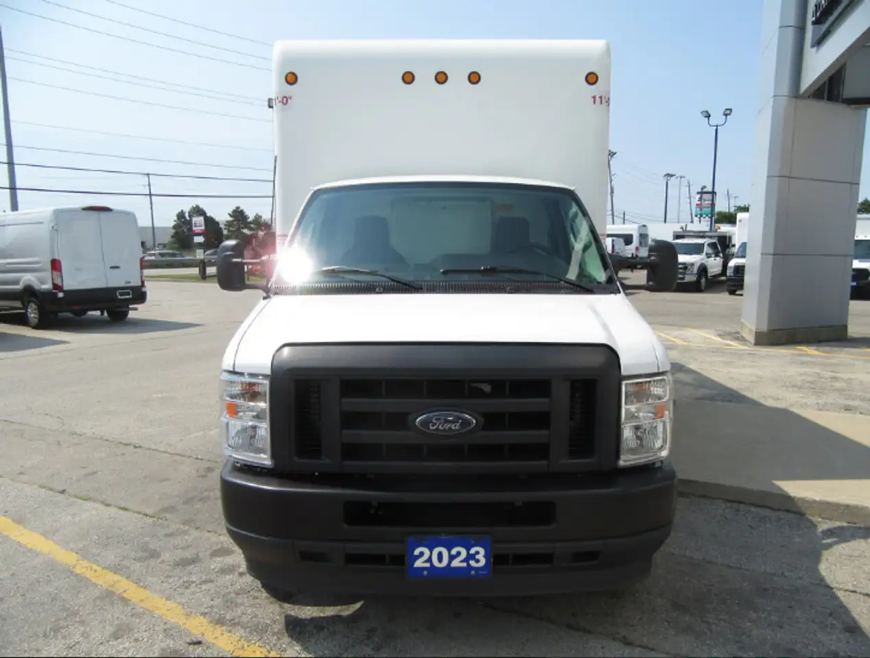 Ford E-450 снимка Ford E-450