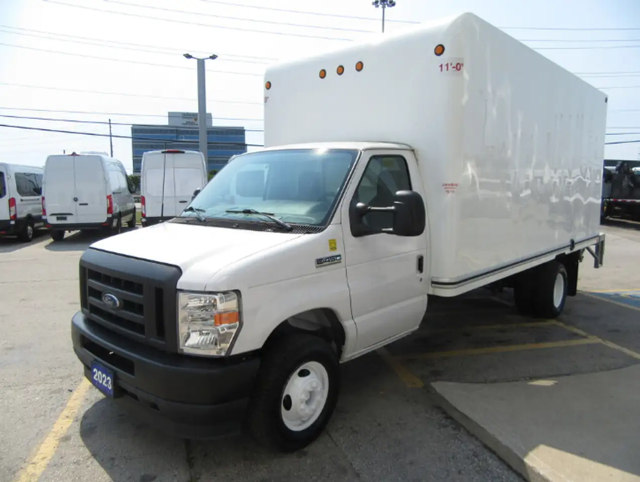 Ford E-450 снимка Ford E-450