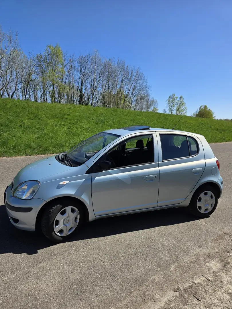 Toyota Yaris 1.3 linea sol VHB - 1