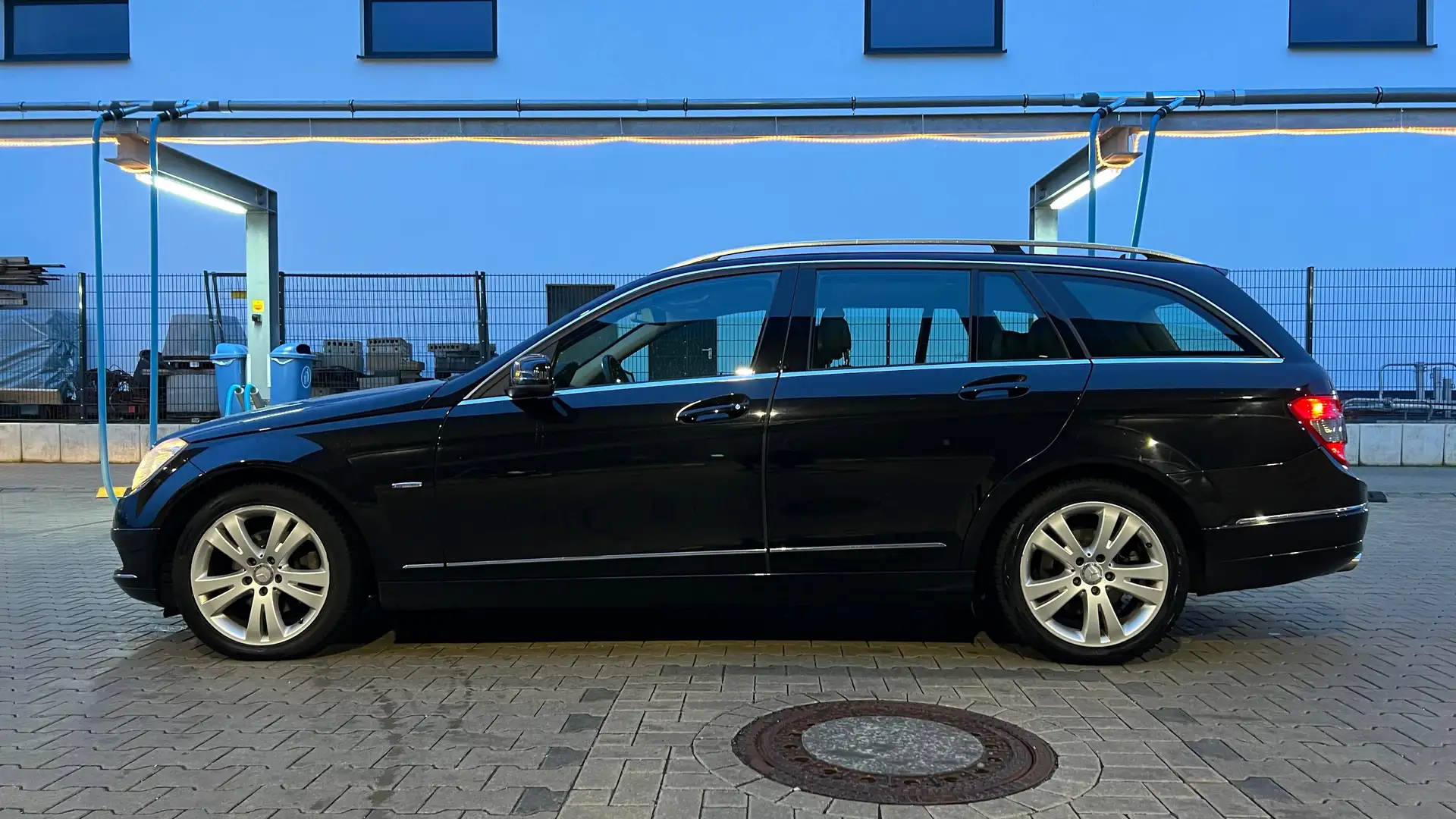 Mercedes-Benz C 220 C 220 T CDI DPF (BlueEFFICIENCY) 7G-TRONIC Avantga Schwarz - 2