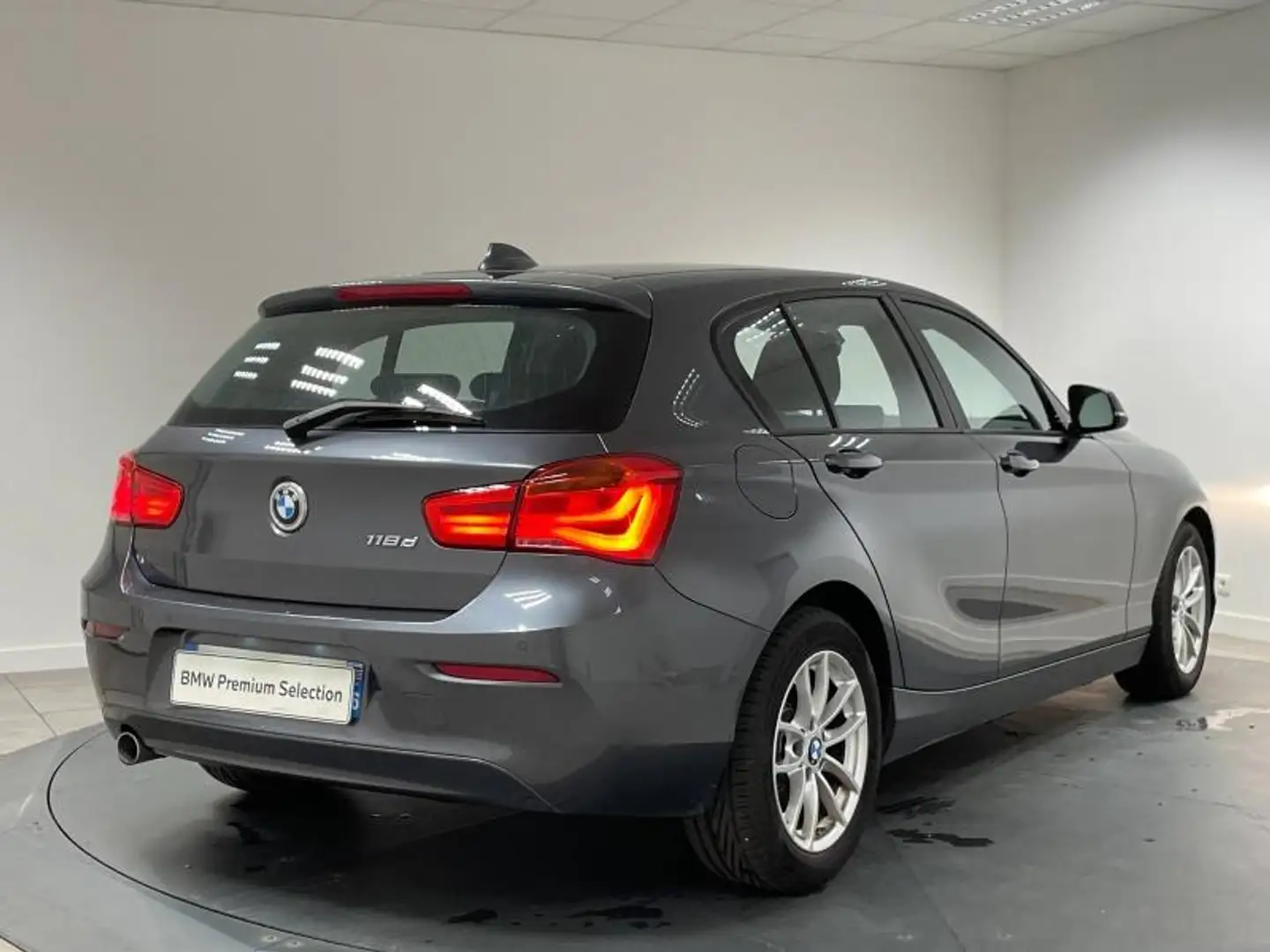 BMW 118 118dA 150ch Lounge 5p Euro6d-T Gris - 2
