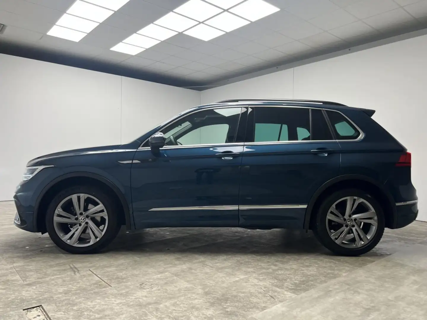 Volkswagen Tiguan 2.0 TDI DSG R-Line Klima Navi Rückfahrkamera Blau - 2