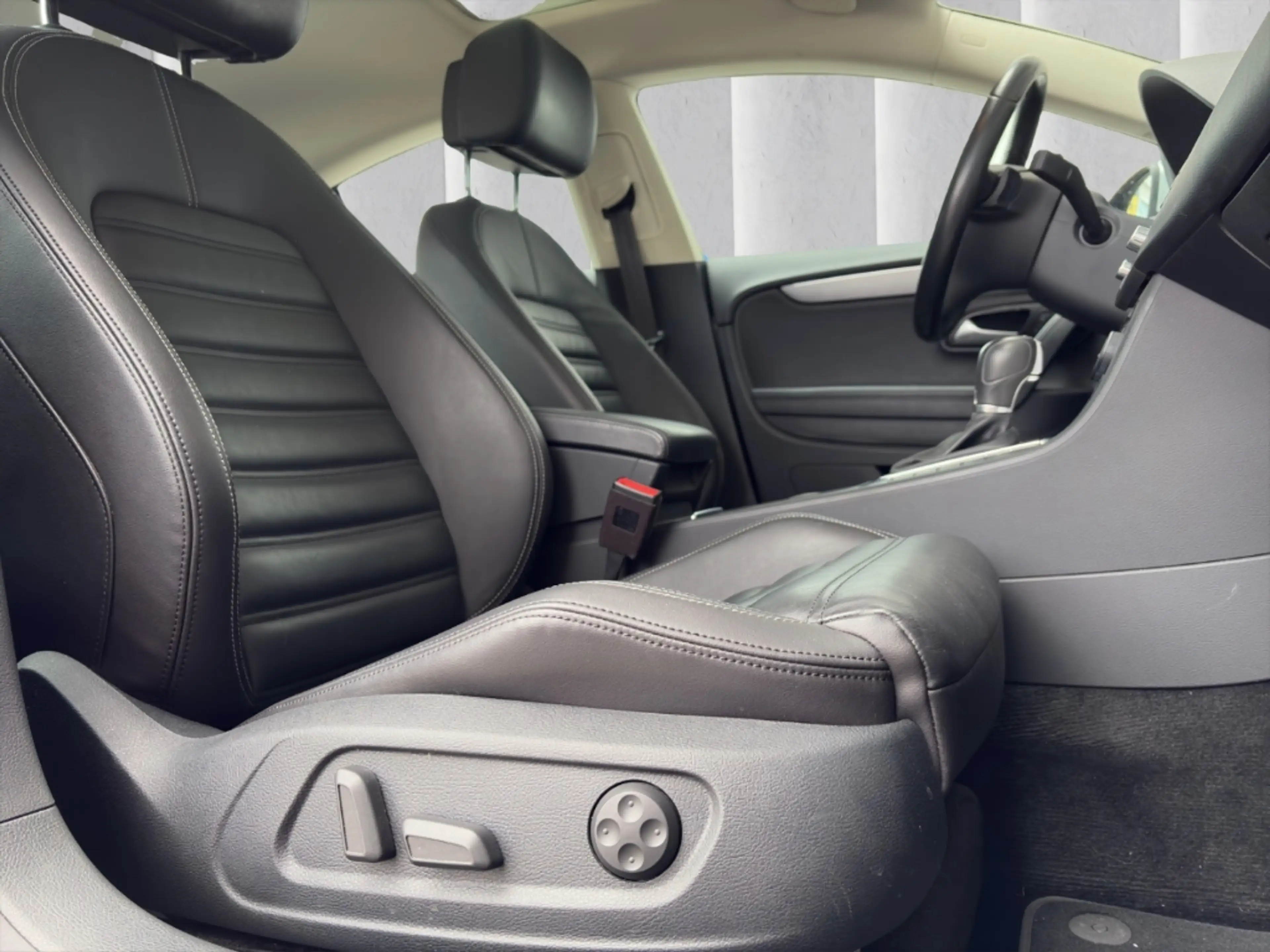Volkswagen CC 2.0 TDI LEDER+NAVI+PANO+XENON+EL.SITZE — photo 8