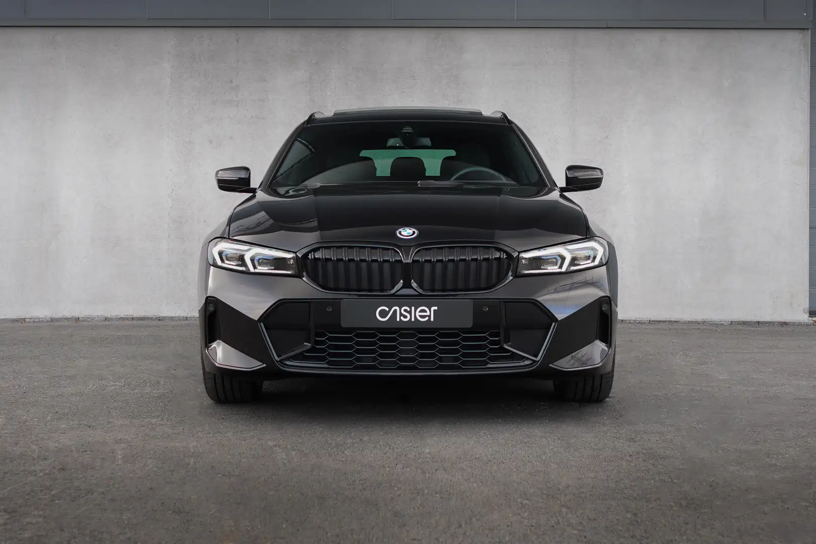 BMW 330 e Touring M Sport l Garantie 11/29 l Pano l HeadUp Zwart - 2