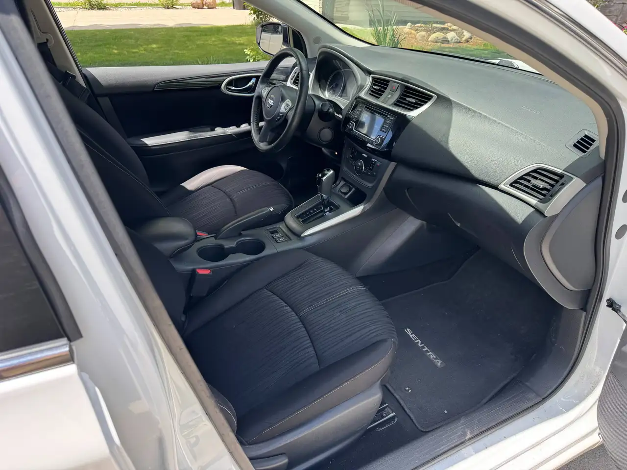 Nissan Sentra photo Nissan Sentra