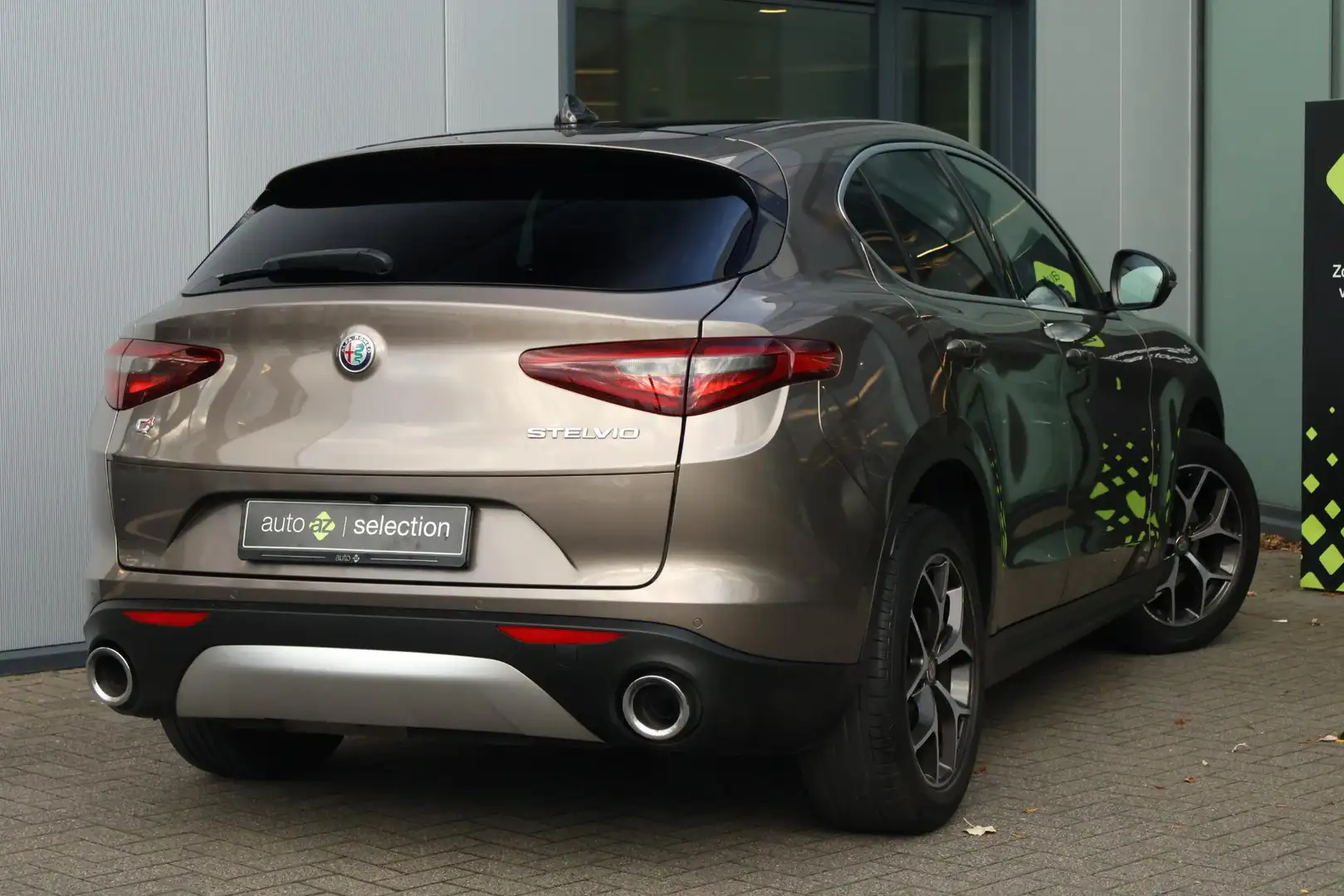 Alfa Romeo Stelvio 2.0 T AWD Super / Pano / Camera Grijs - 2