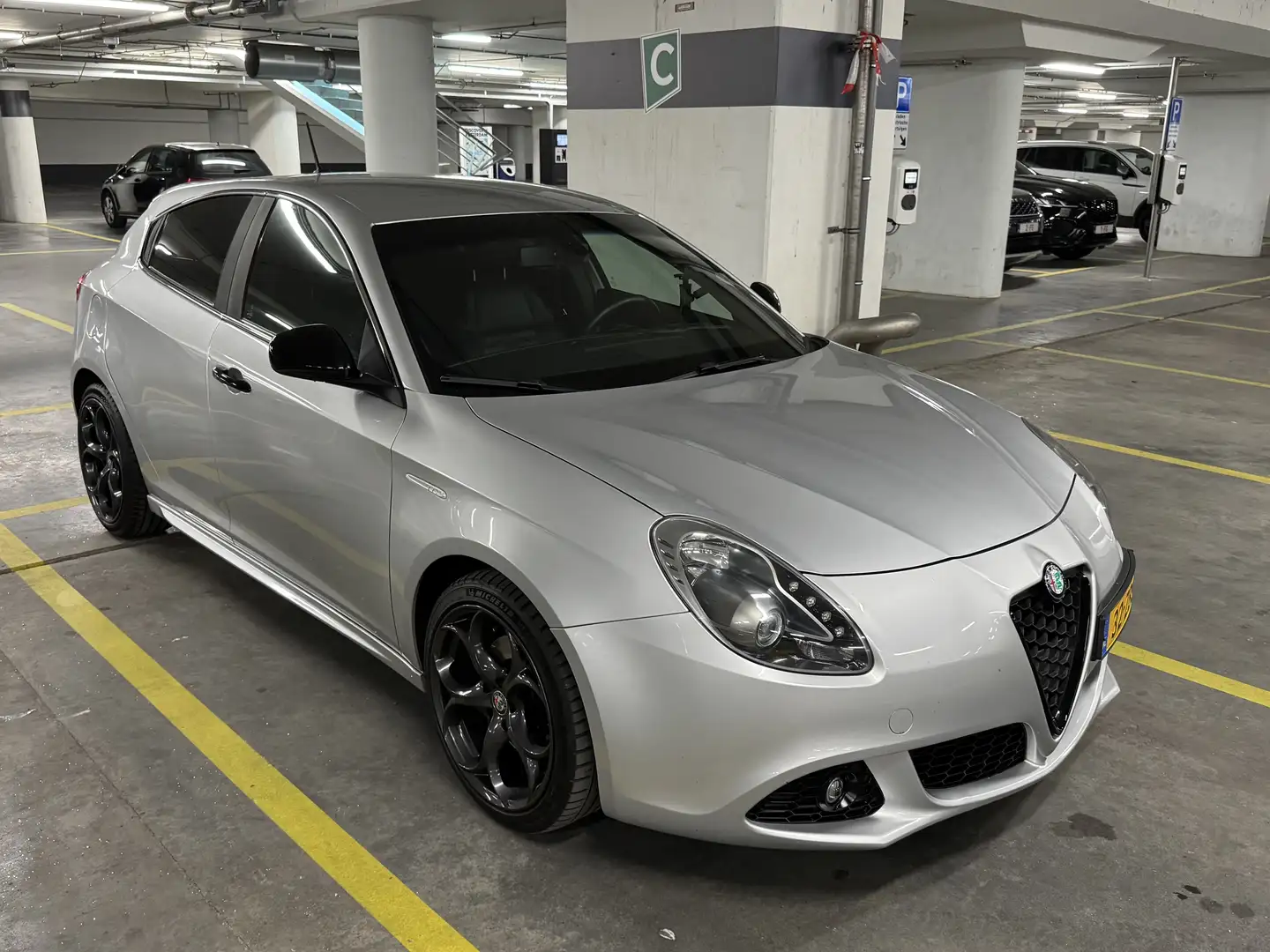 Alfa Romeo Giulietta 1.4 T Distinctive Grijs - 2