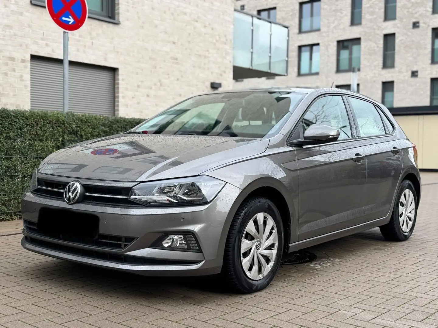 Volkswagen Polo VI Comfortline Grijs - 1