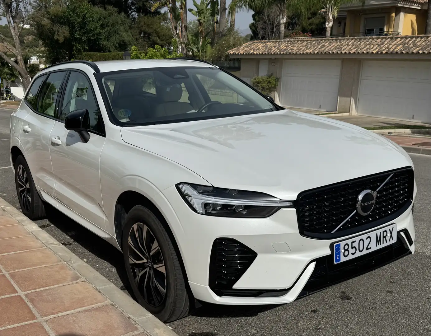 Volvo XC60 B4 Plus Dark FWD Aut. - 2
