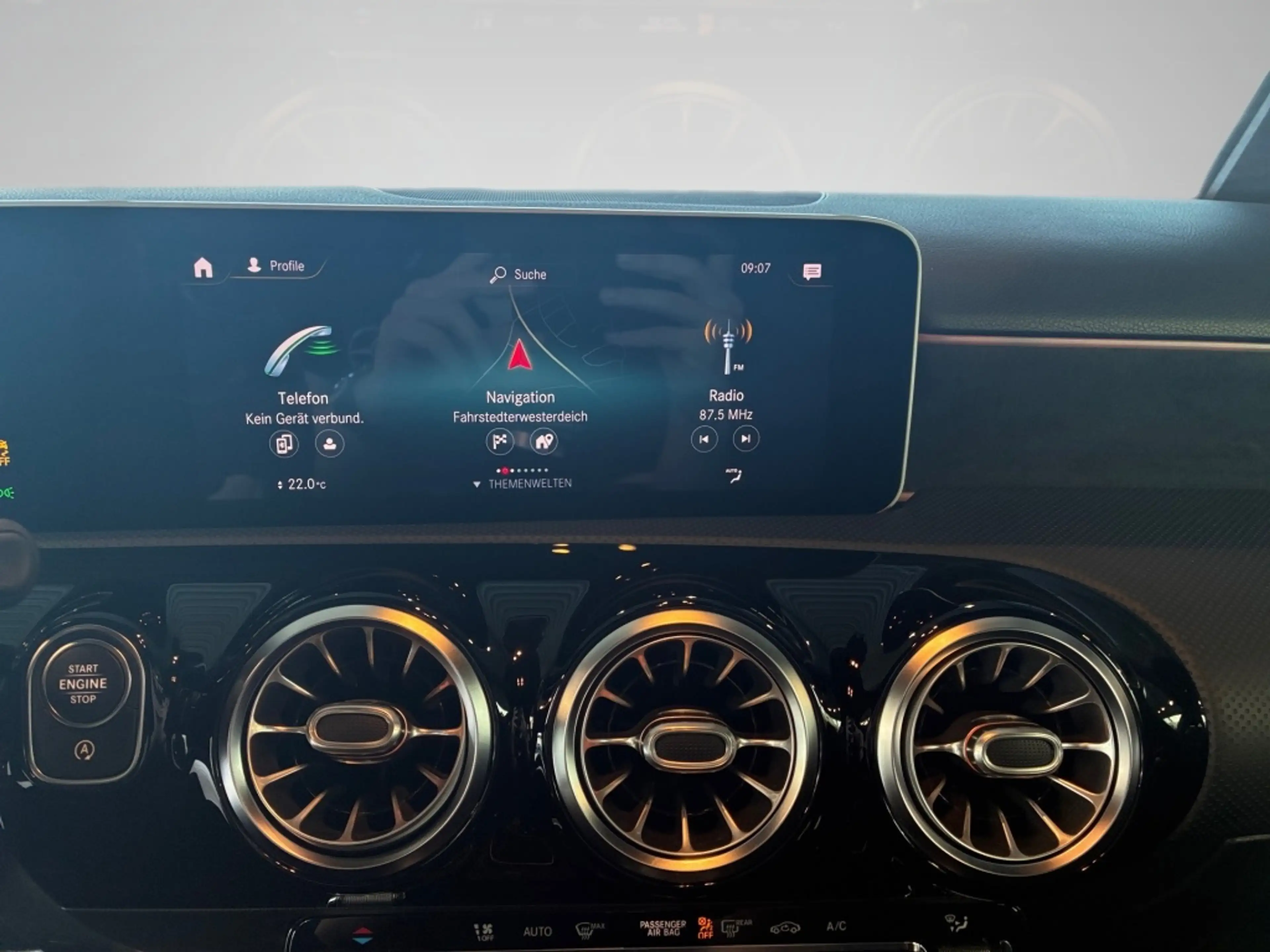 Mercedes-Benz A 200 AMG KAMERA TEMPO MBUX SITZHEIZUNG — photo 7