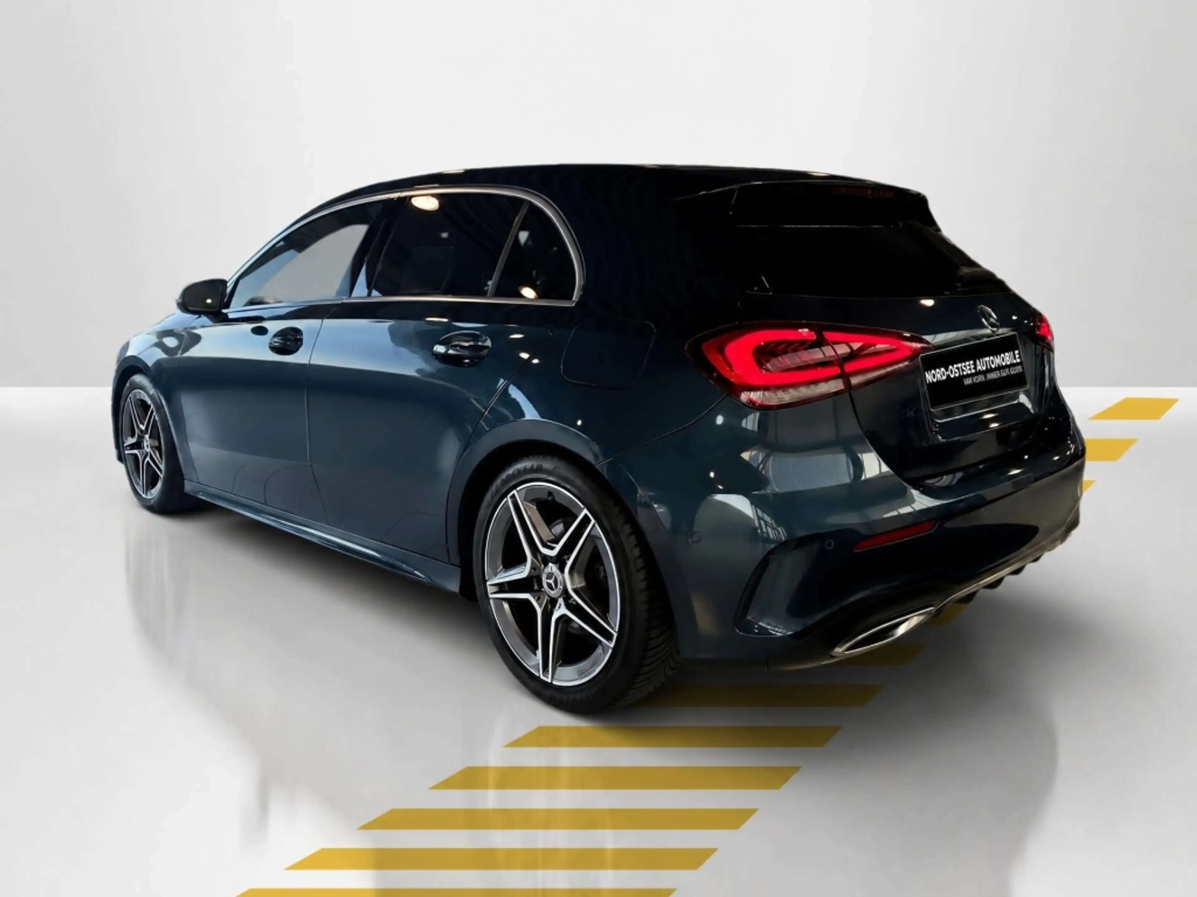 Mercedes-Benz A 200 AMG KAMERA TEMPO MBUX SITZHEIZUNG — photo 12