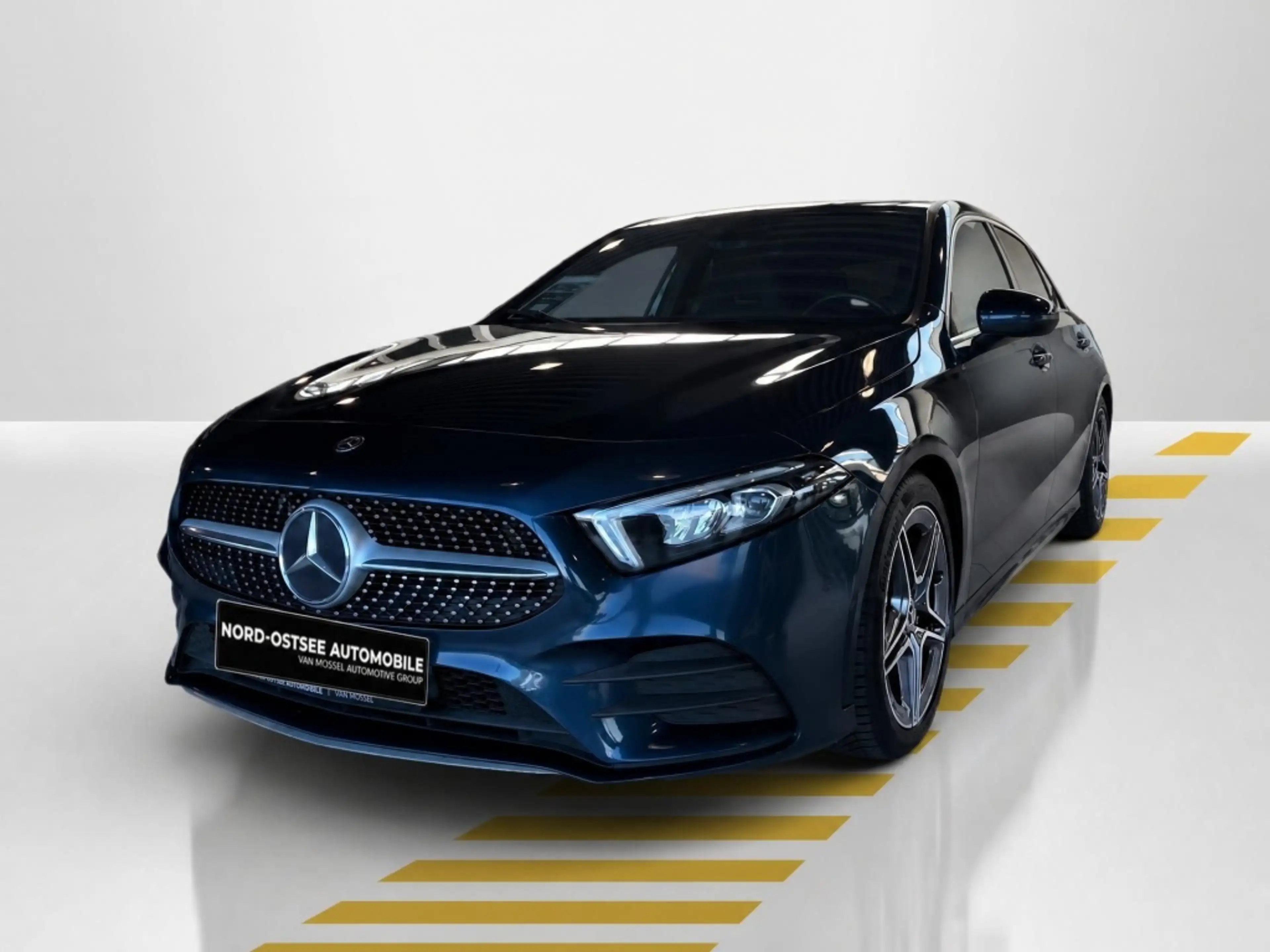 Mercedes-Benz A 200 AMG KAMERA TEMPO MBUX SITZHEIZUNG — photo 2
