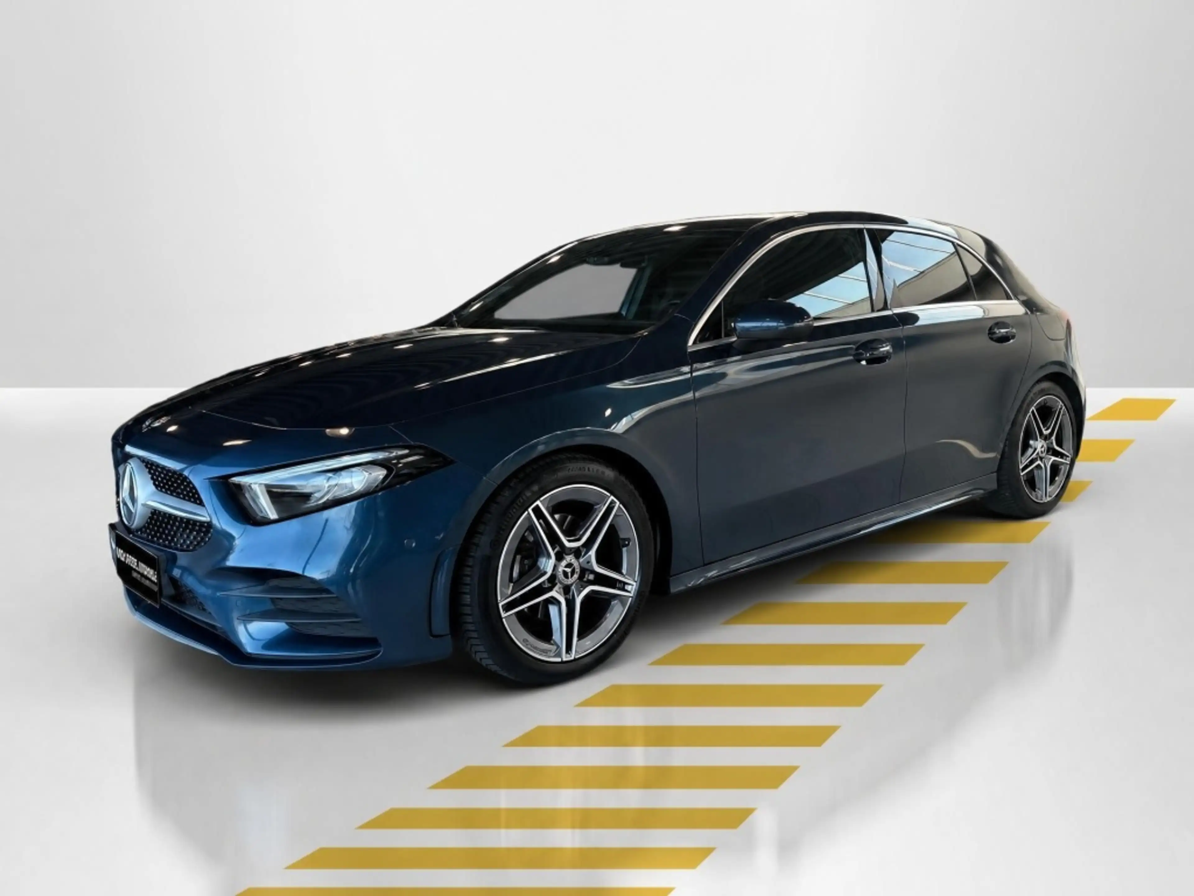 Mercedes-Benz A 200 AMG KAMERA TEMPO MBUX SITZHEIZUNG — photo 3