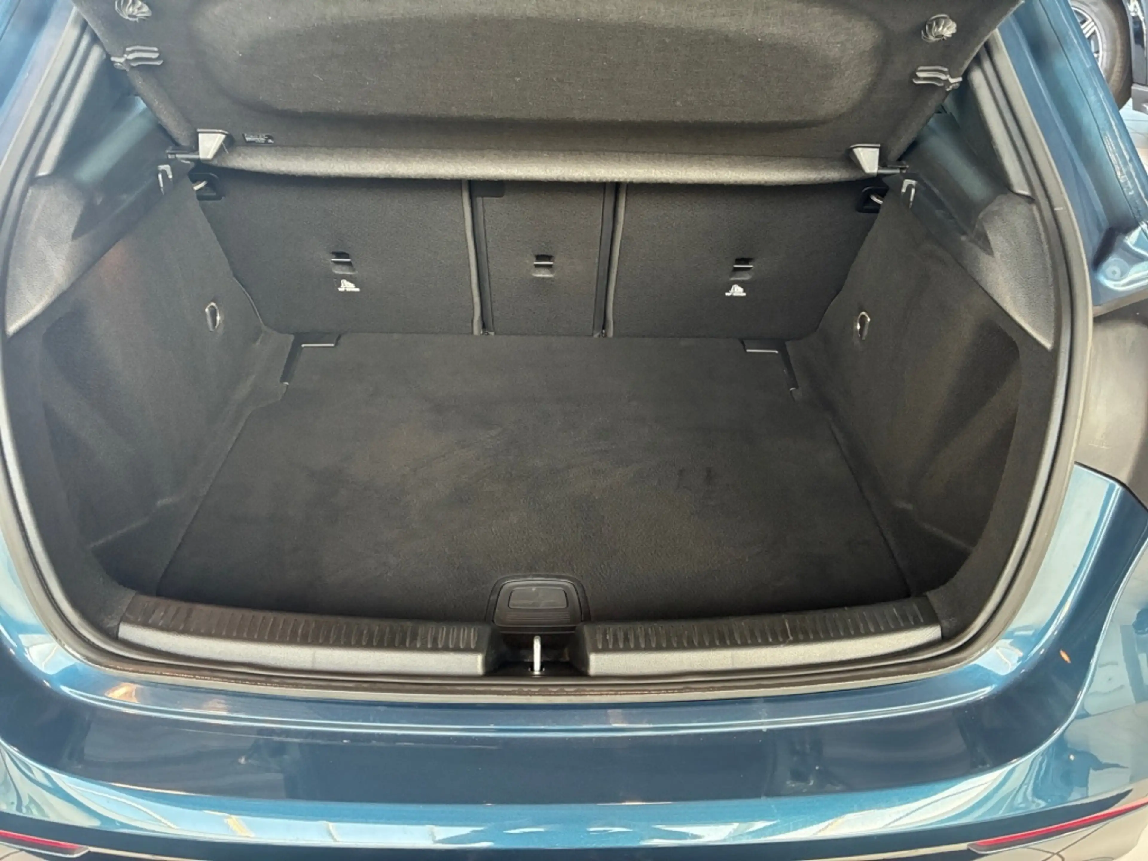 Mercedes-Benz A 200 AMG KAMERA TEMPO MBUX SITZHEIZUNG — photo 13