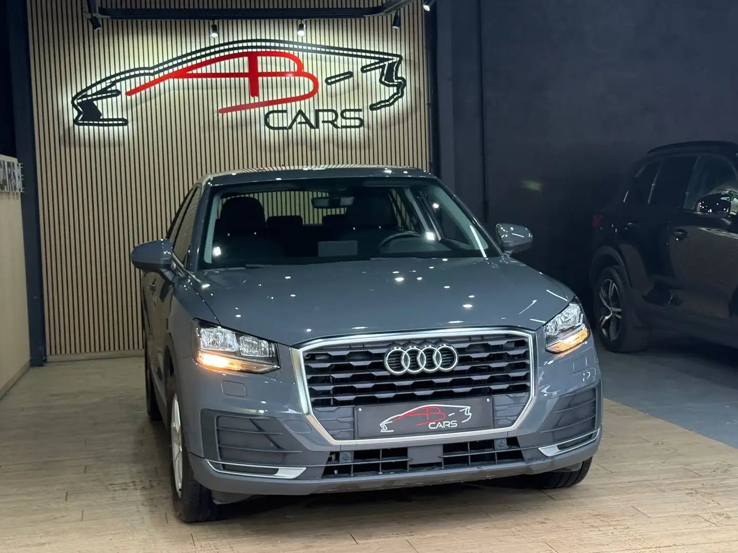 Audi Q2 35 TFSI Sport * GARANTIE 12 MOIS * 1ER PROP Gris - 2