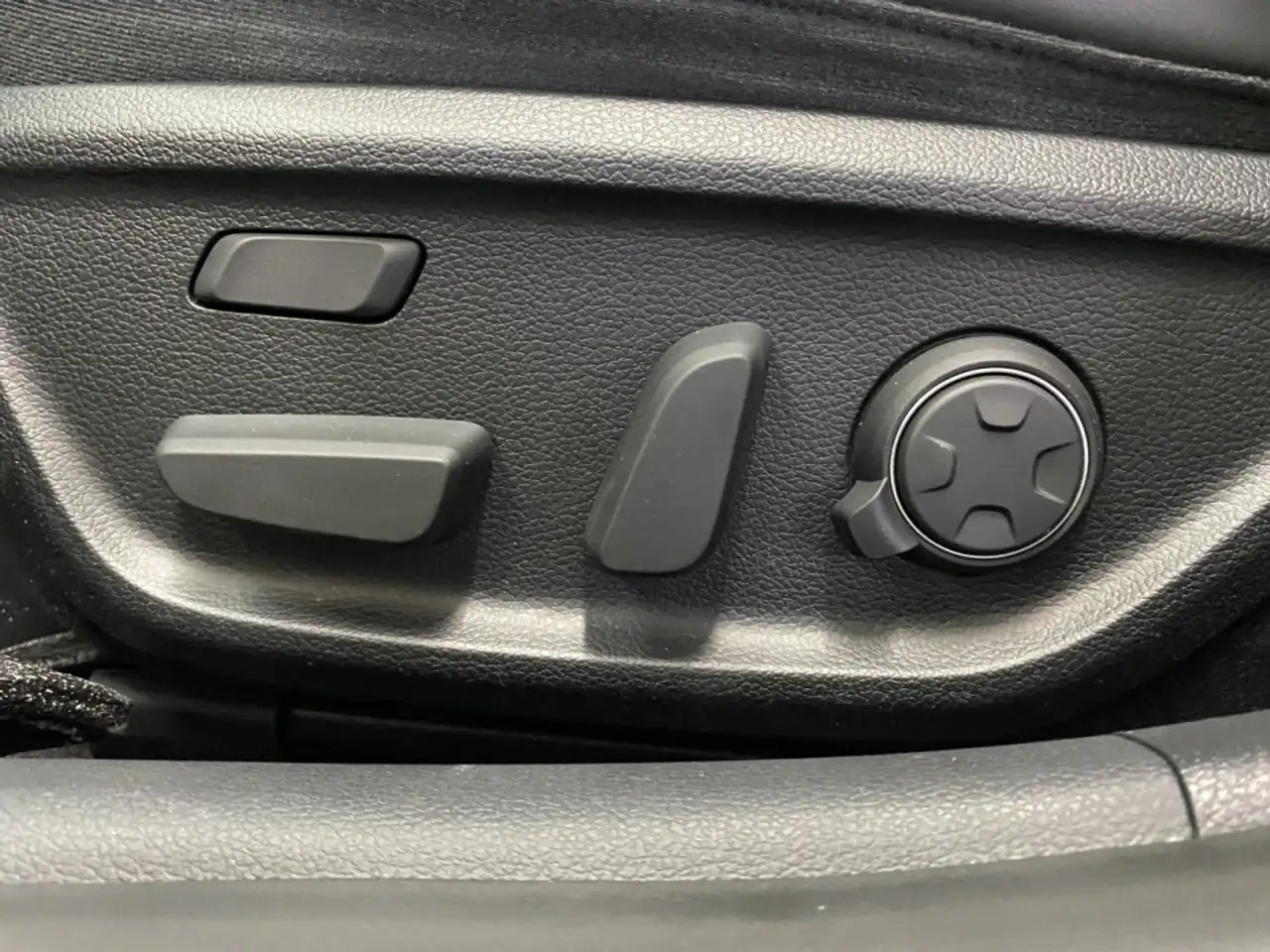 Genesis G70 снимка Genesis G70