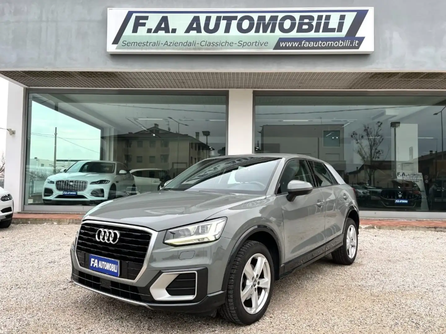 Audi Q2 30 TDI S tronic Identity Black Grigio - 1