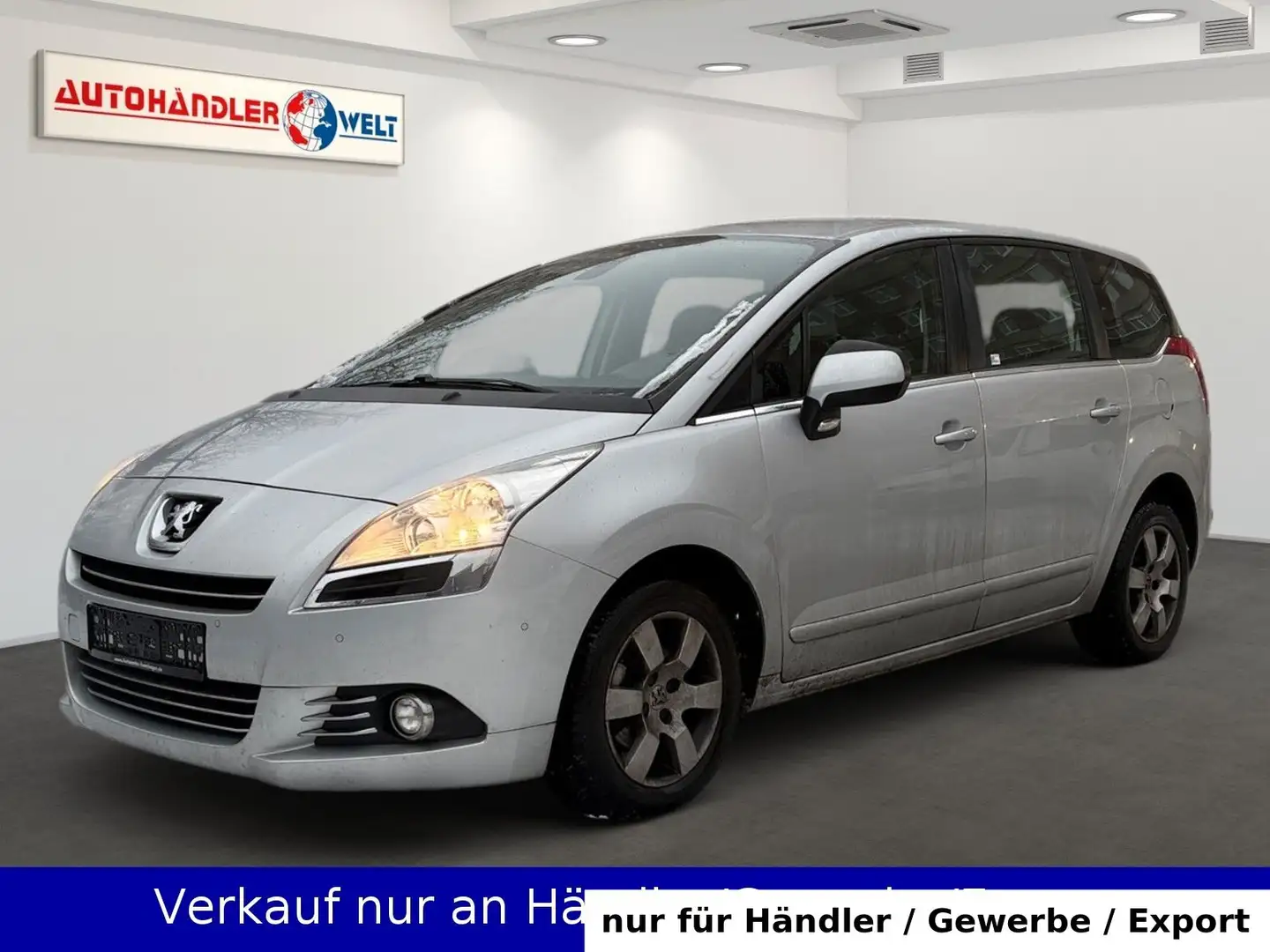 Peugeot 5008 1.6i 7-Sitzer Klimaautomatik Navi PDC Silber - 1