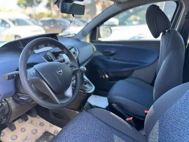 Lancia Ypsilon view 11