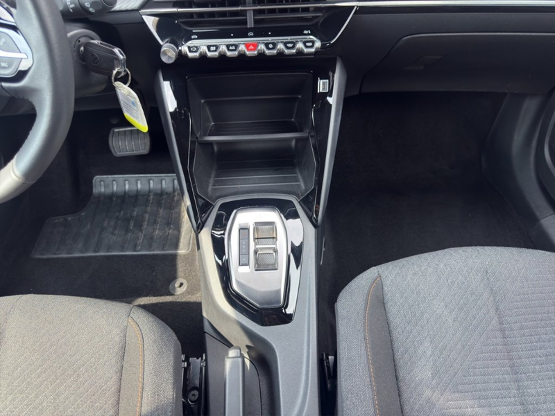 Peugeot 2008 1.2 MHEV 136 Style — photo 10