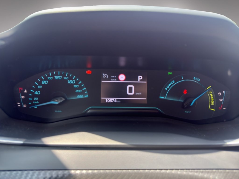 Peugeot 2008 1.2 MHEV 136 Style — photo 14