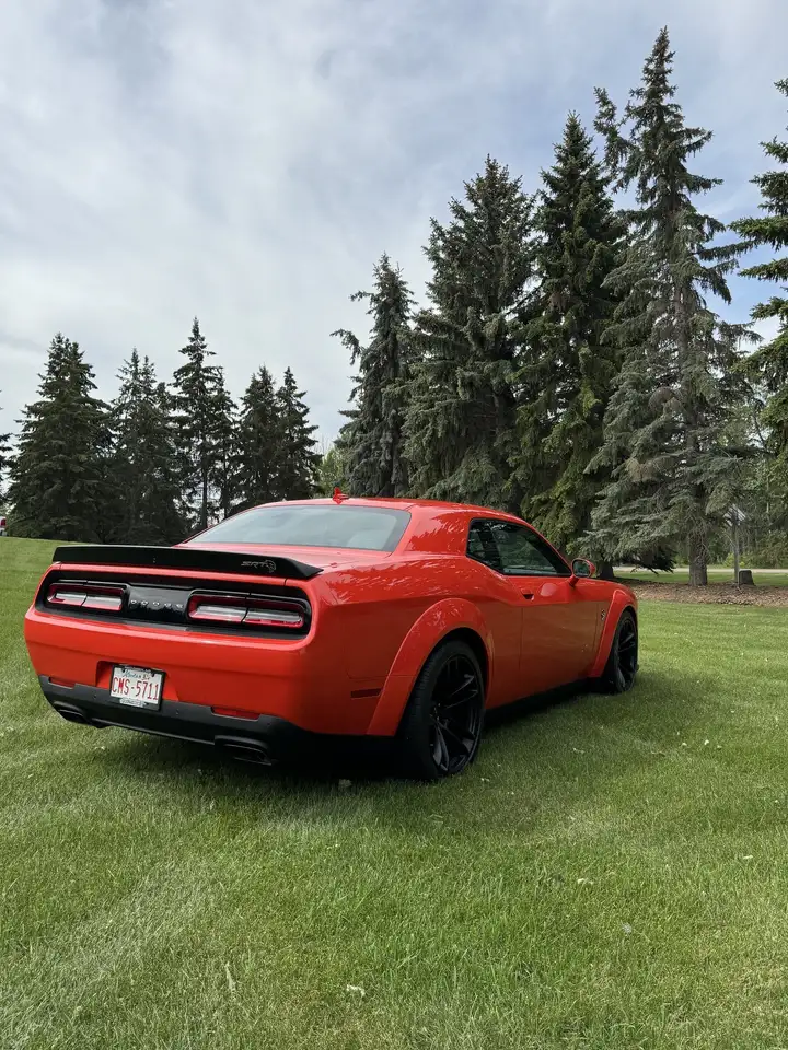Dodge Challenger снимка Dodge Challenger