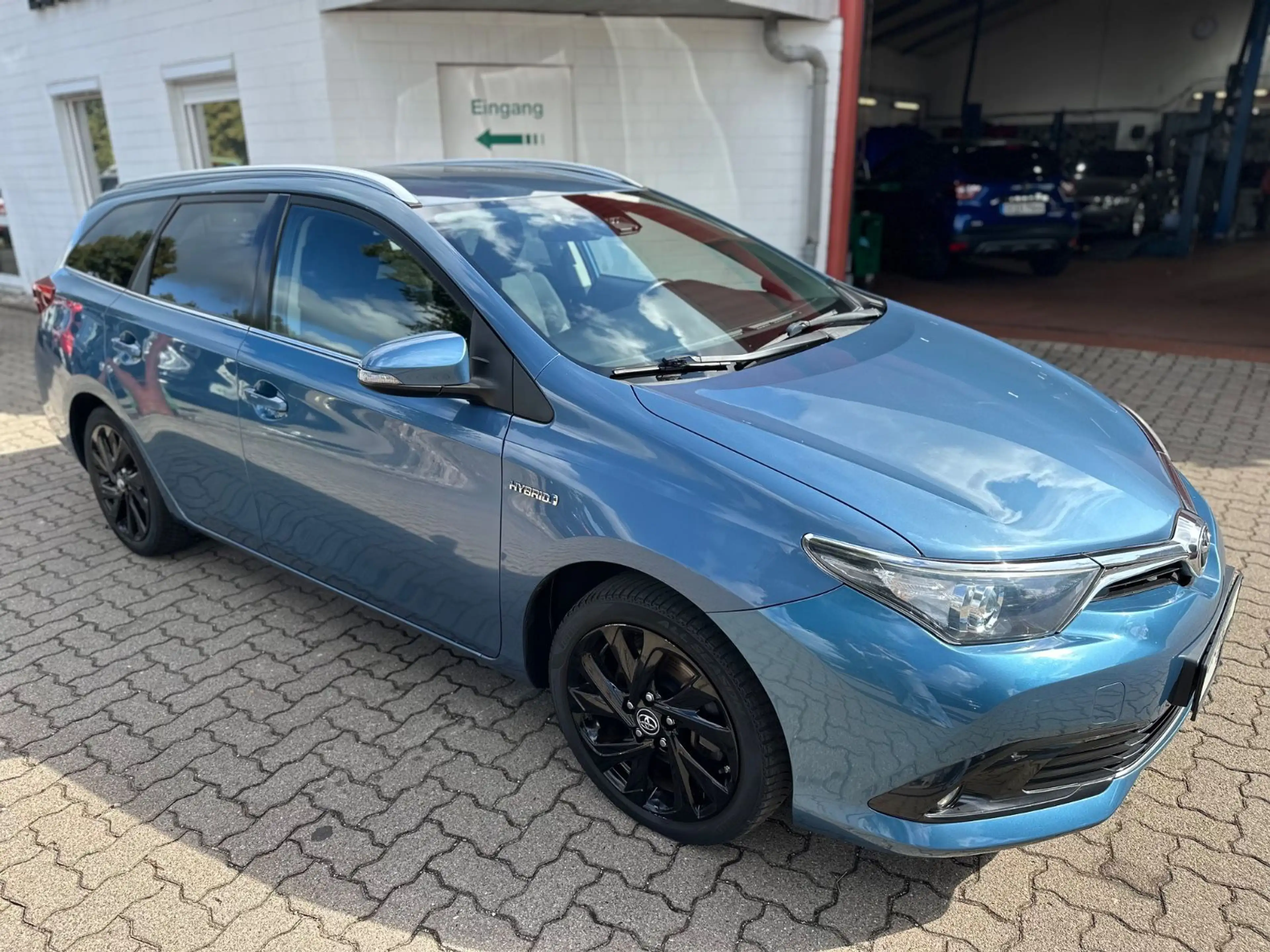Toyota Auris Touring Sports Hybrid Design Edition/SHZ — photo 4