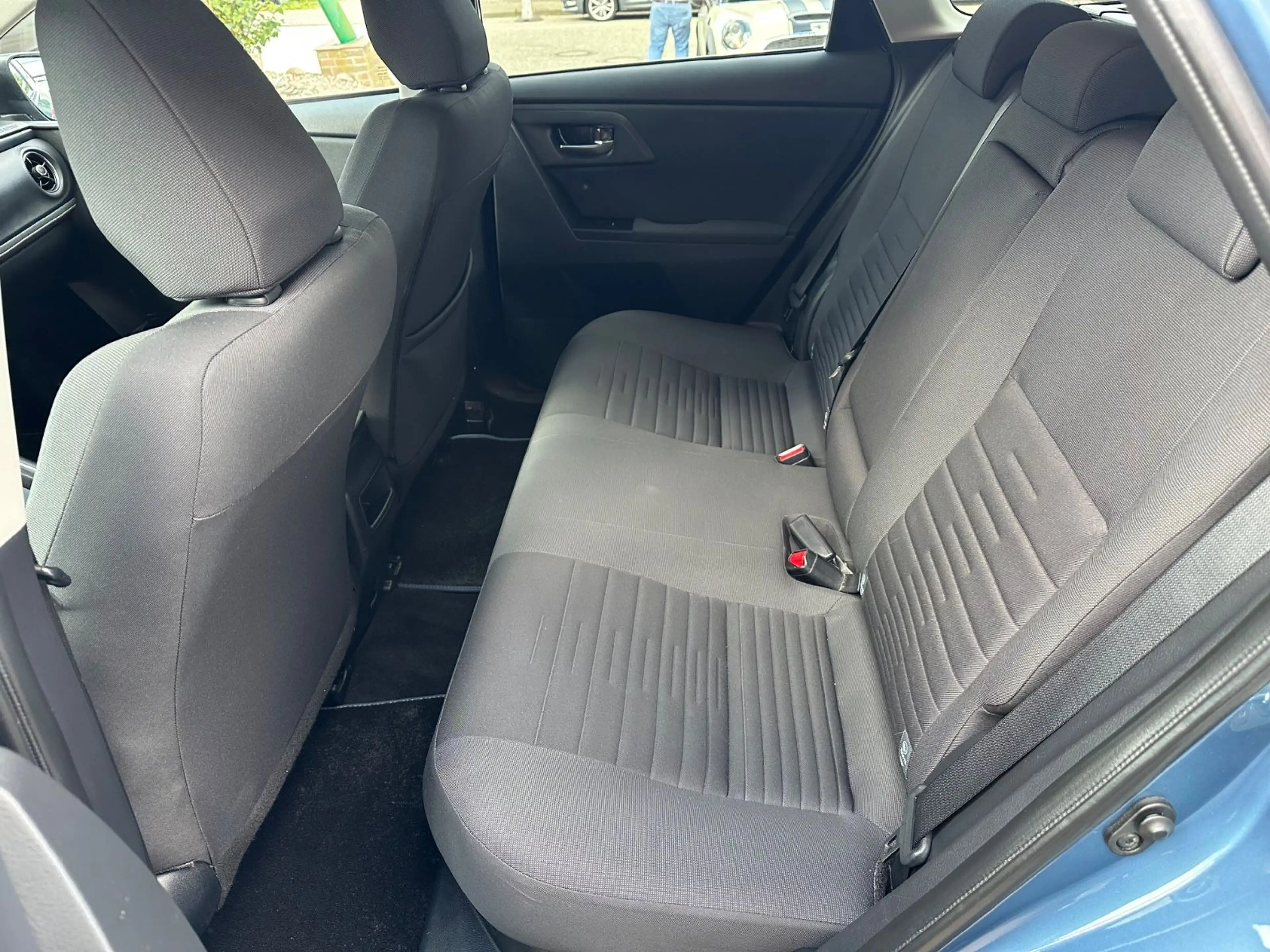 Toyota Auris Touring Sports Hybrid Design Edition/SHZ — photo 11
