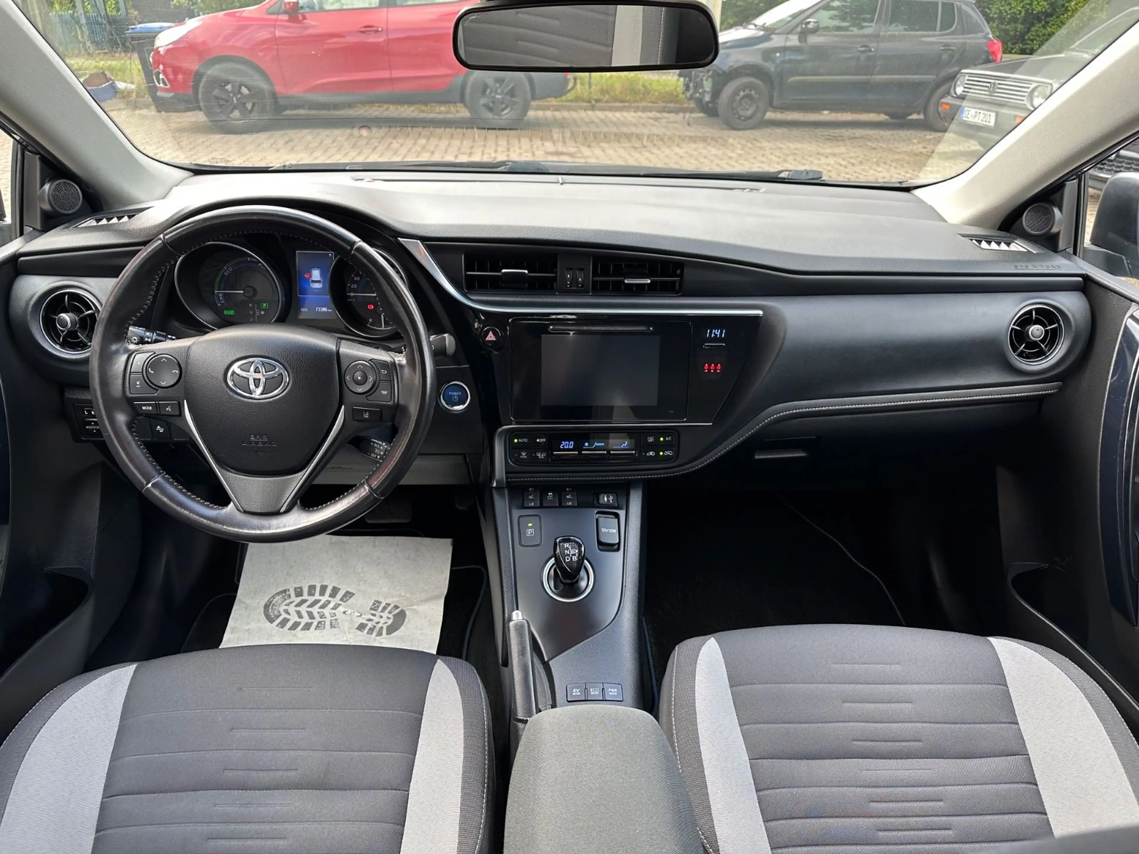 Toyota Auris Touring Sports Hybrid Design Edition/SHZ — photo 12
