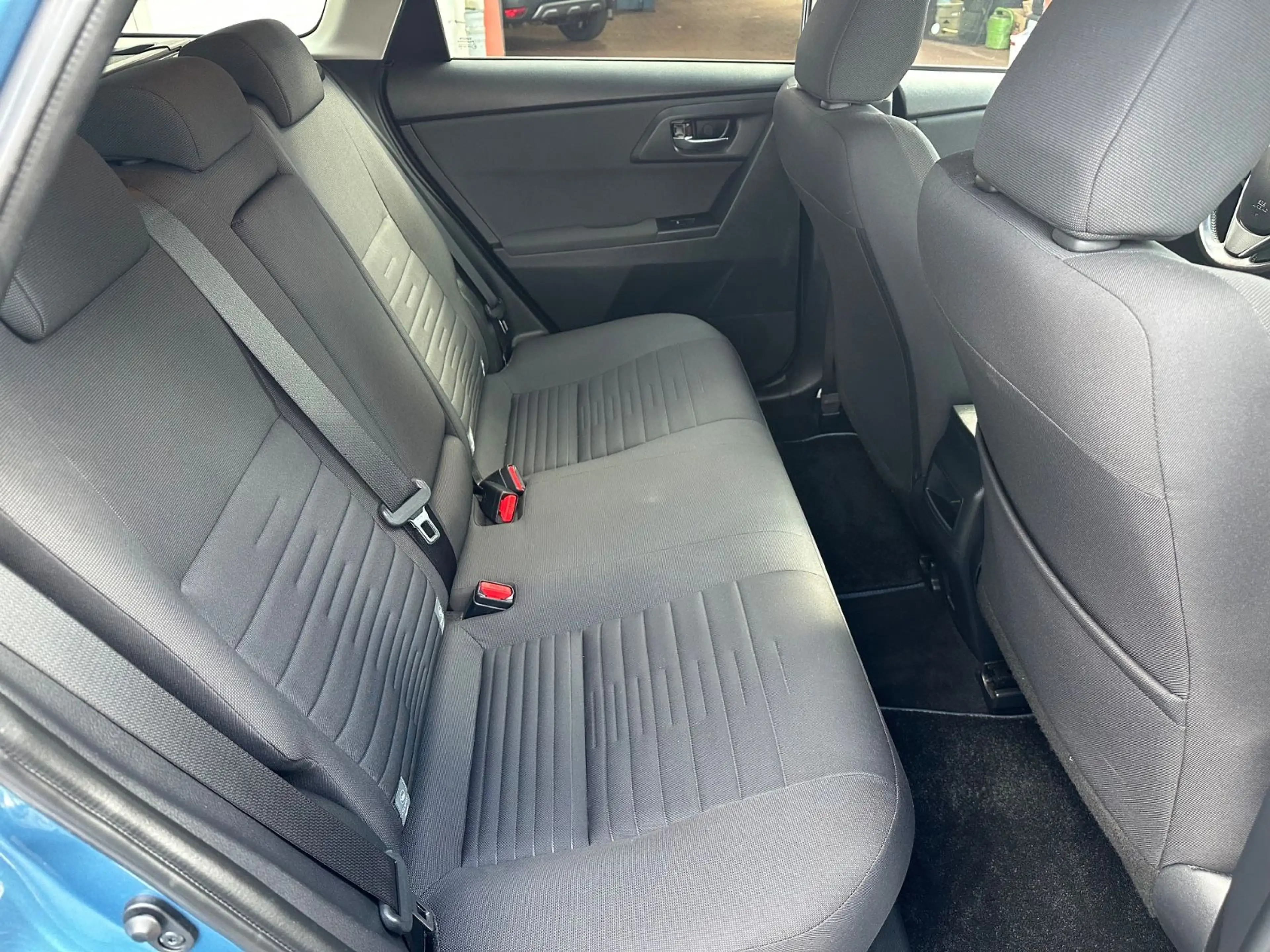 Toyota Auris Touring Sports Hybrid Design Edition/SHZ — photo 15