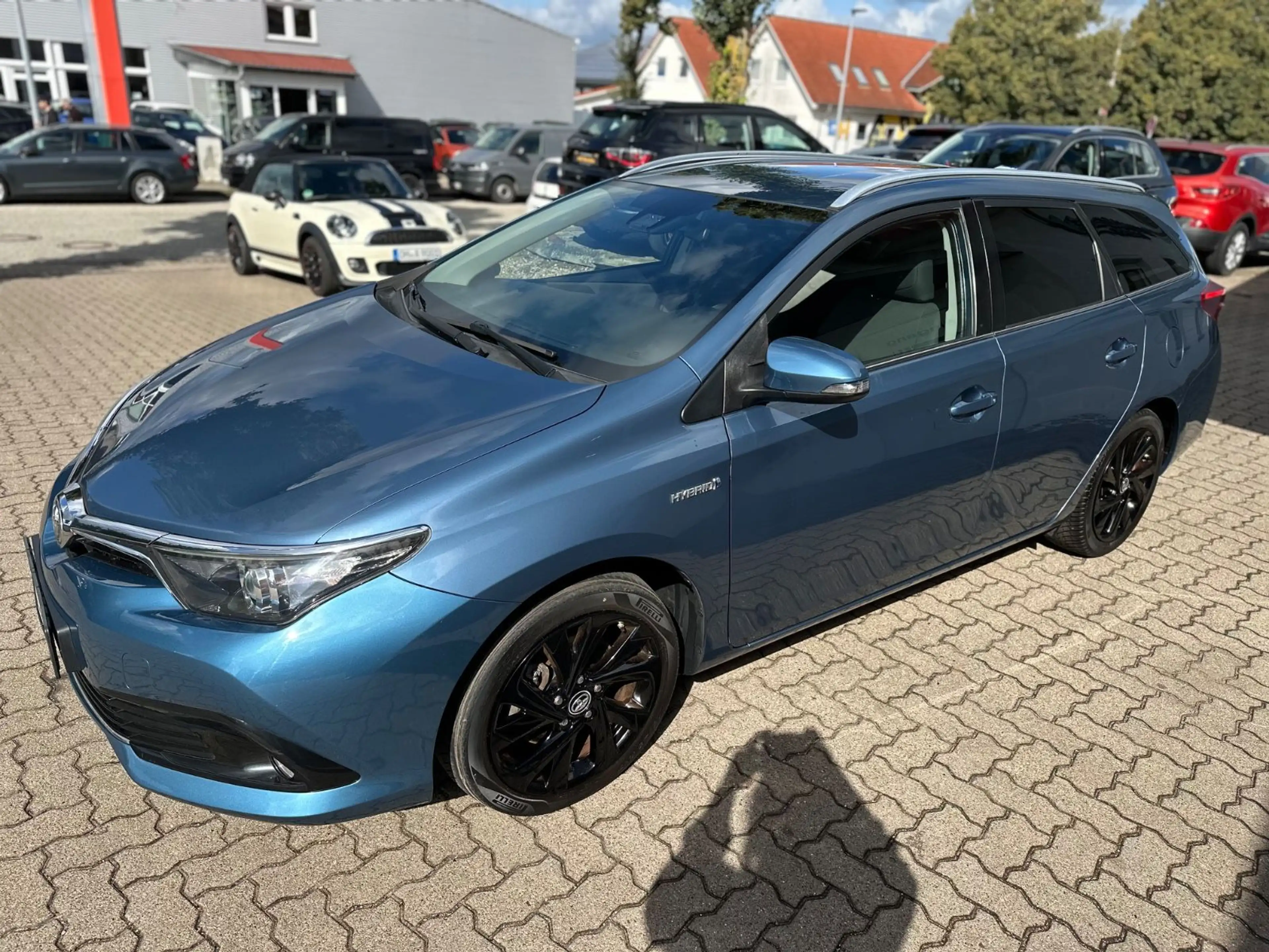 Toyota Auris Touring Sports Hybrid Design Edition/SHZ — photo 2