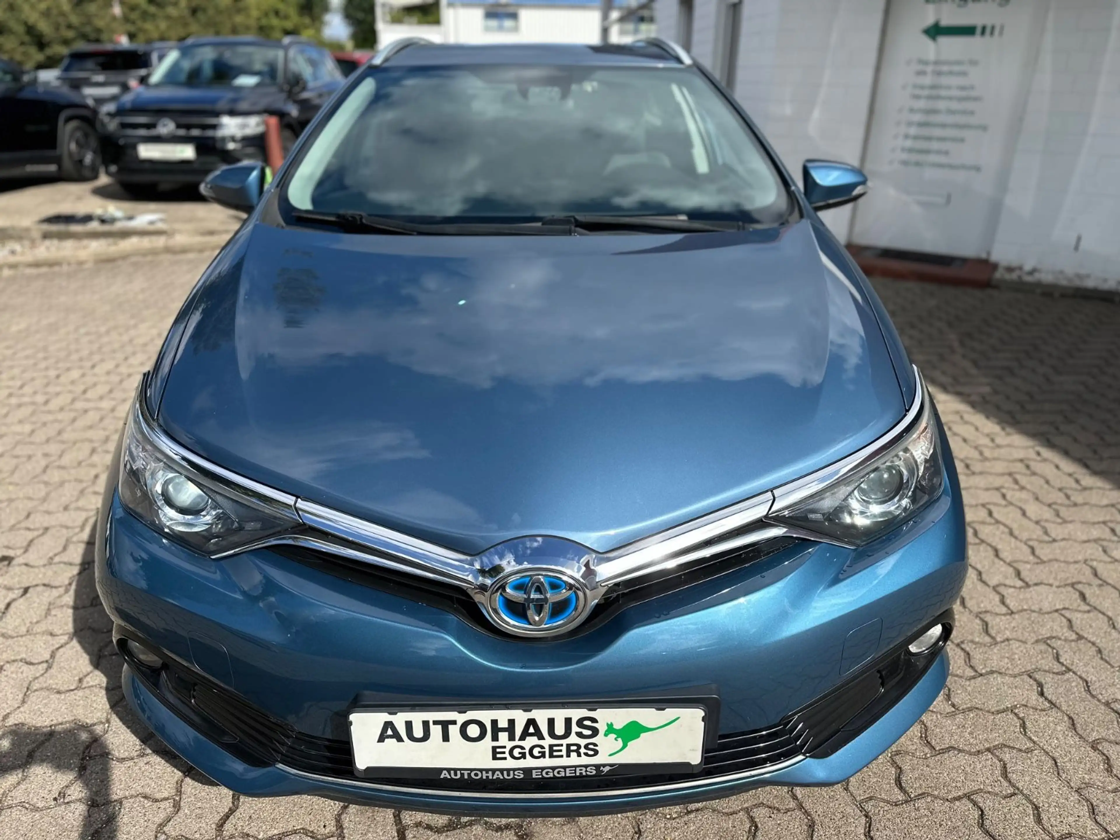 Toyota Auris Touring Sports Hybrid Design Edition/SHZ — photo 3