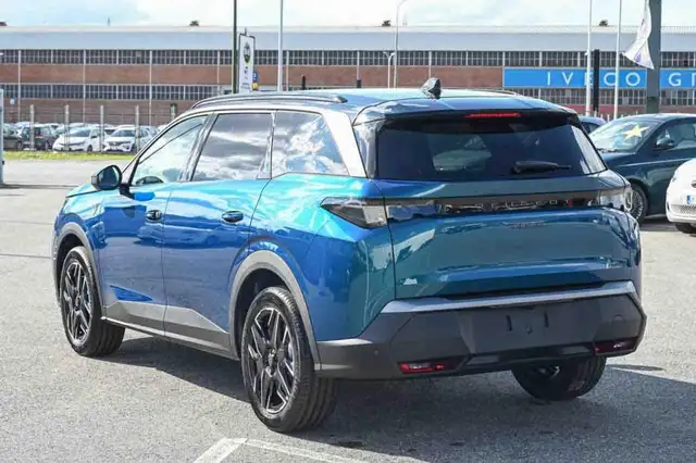Peugeot 5008 view 4