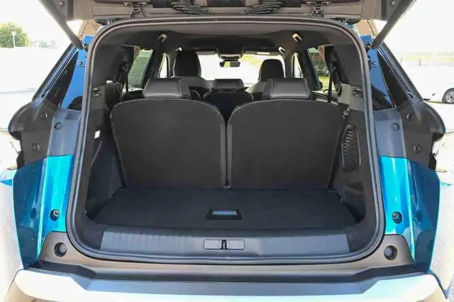 Peugeot 5008 view 5