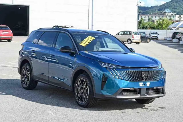 Peugeot 5008 view 2