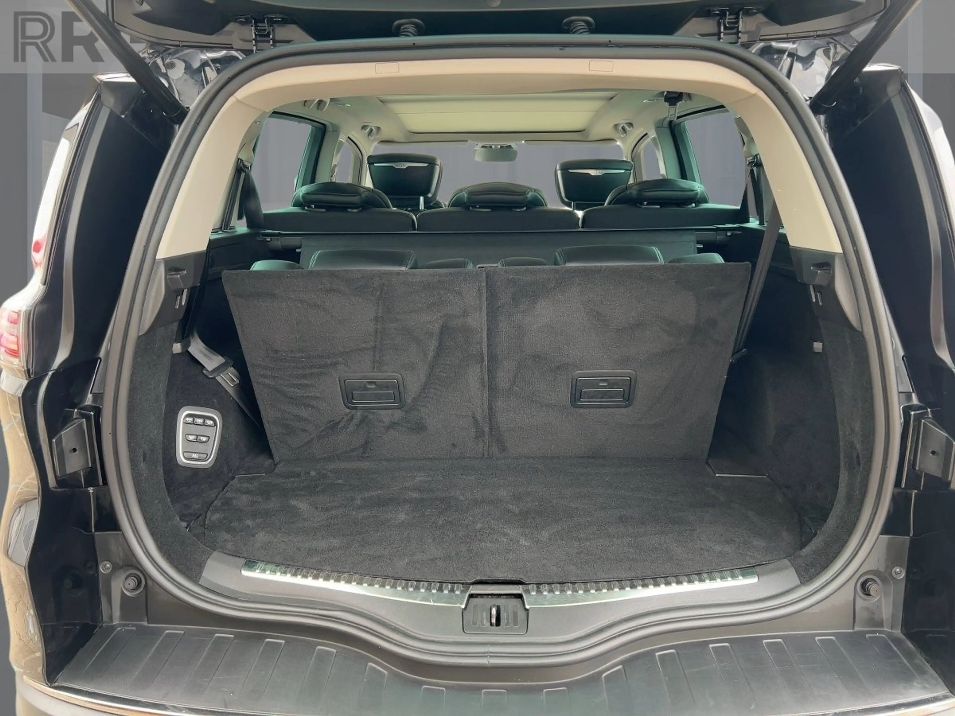 Renault Espace 2.0 DCI 190 INITIALE PARIS — photo 17