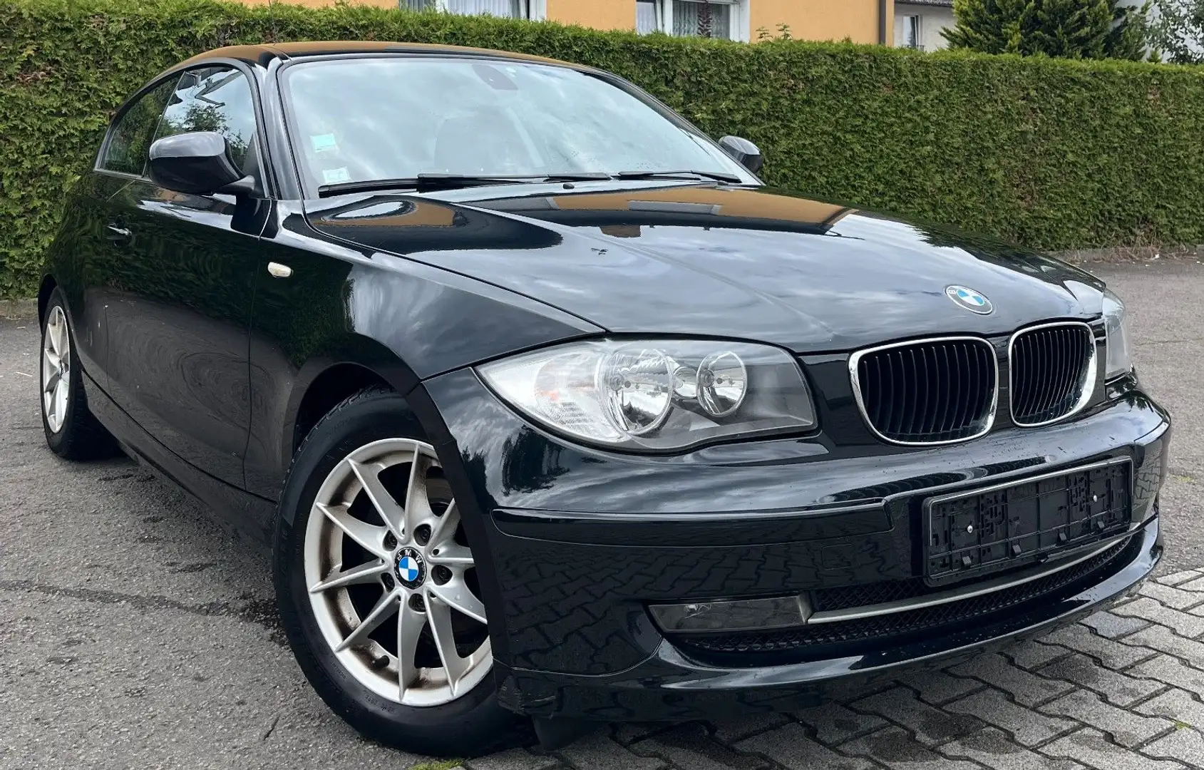 BMW 116 d 2.HAND Sportsitze PDC Sitzheizung SPORT Negro - 1