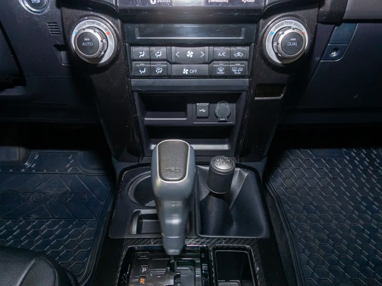 Toyota 4-Runner снимка Toyota 4-Runner
