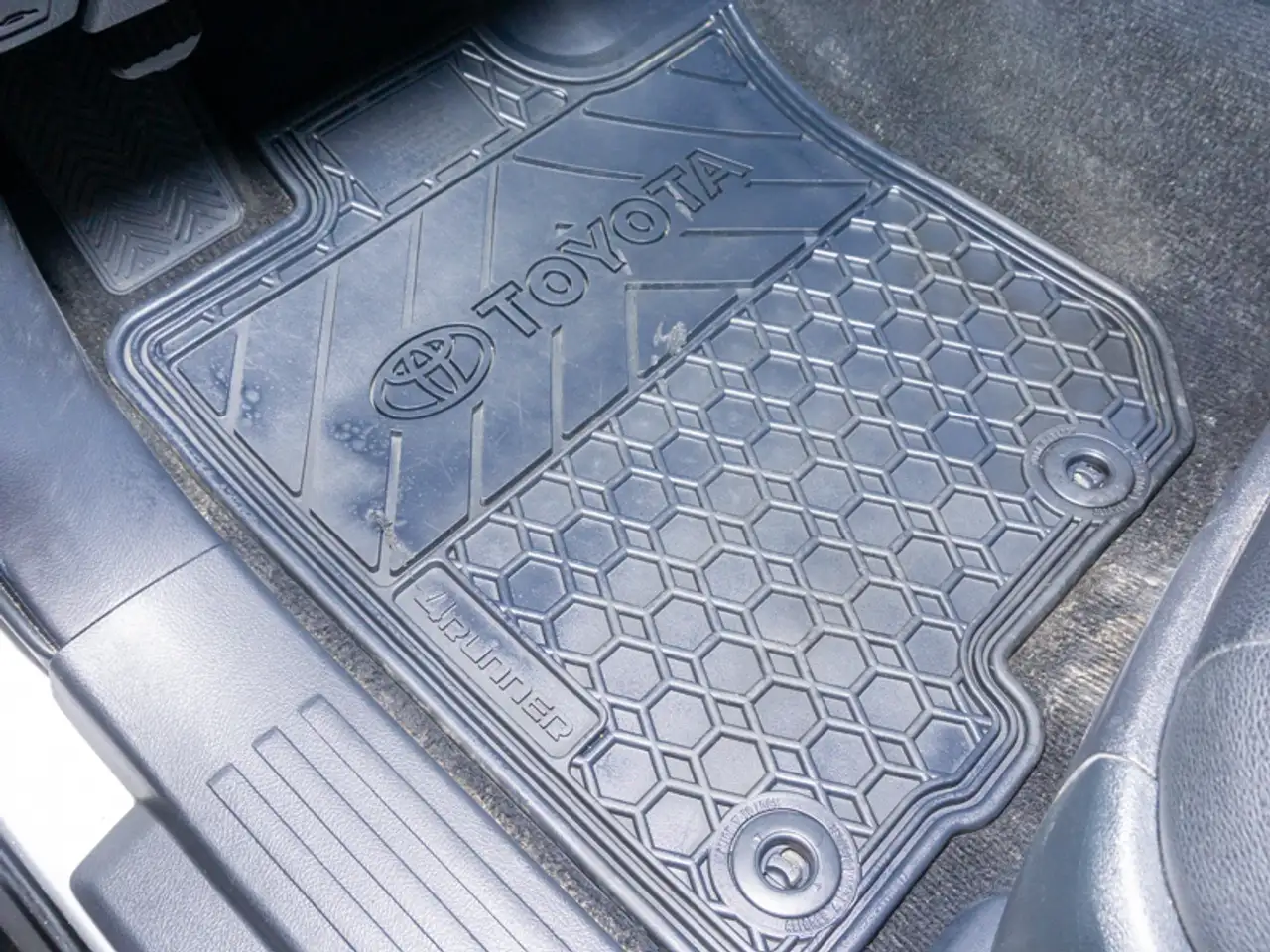 Toyota 4-Runner снимка Toyota 4-Runner