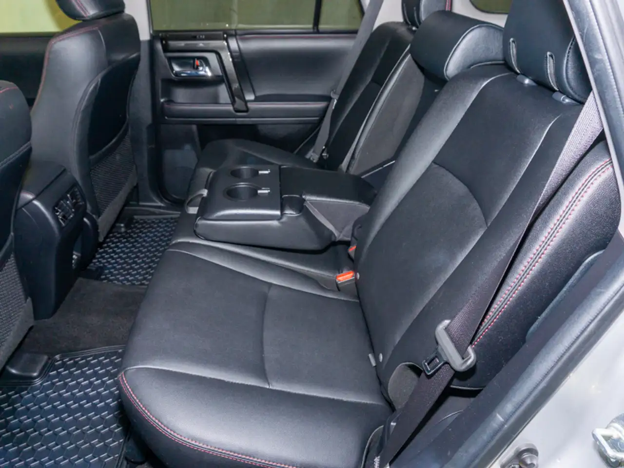 Toyota 4-Runner снимка Toyota 4-Runner