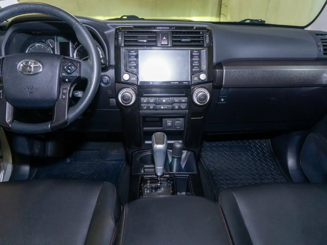 Toyota 4-Runner снимка Toyota 4-Runner