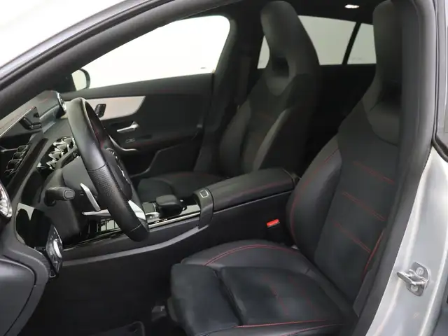 Mercedes-Benz Cla view 11