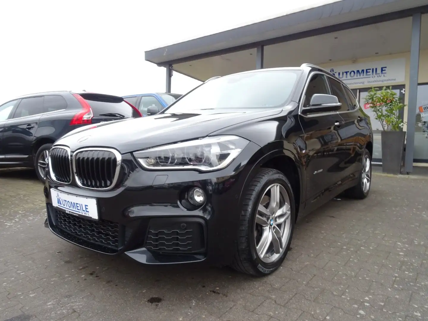BMW X1 xDRIVE 2.0i M SPORT PANO LED NAVI AHK KAMERA Noir - 1