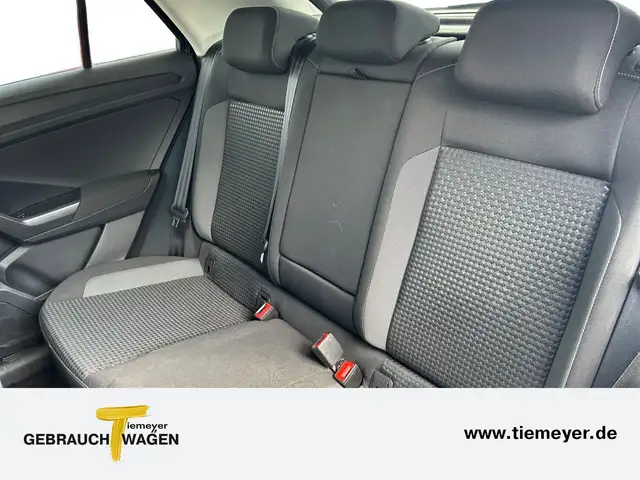 Volkswagen T-Roc view 11
