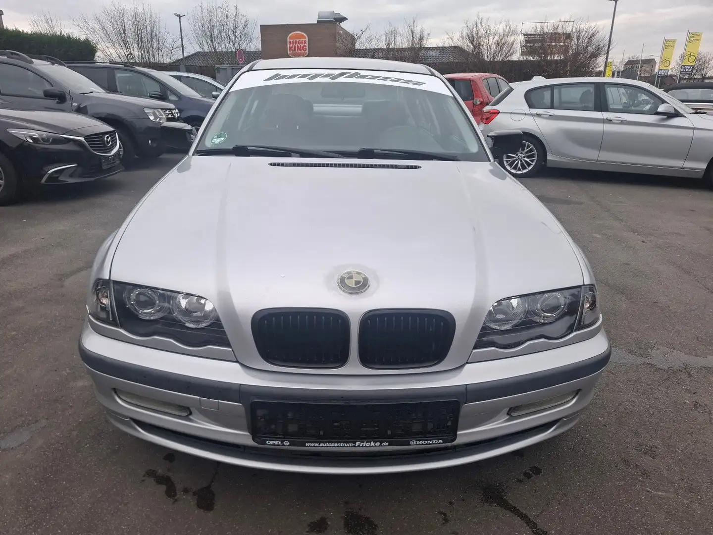 BMW 318 i Silber - 2