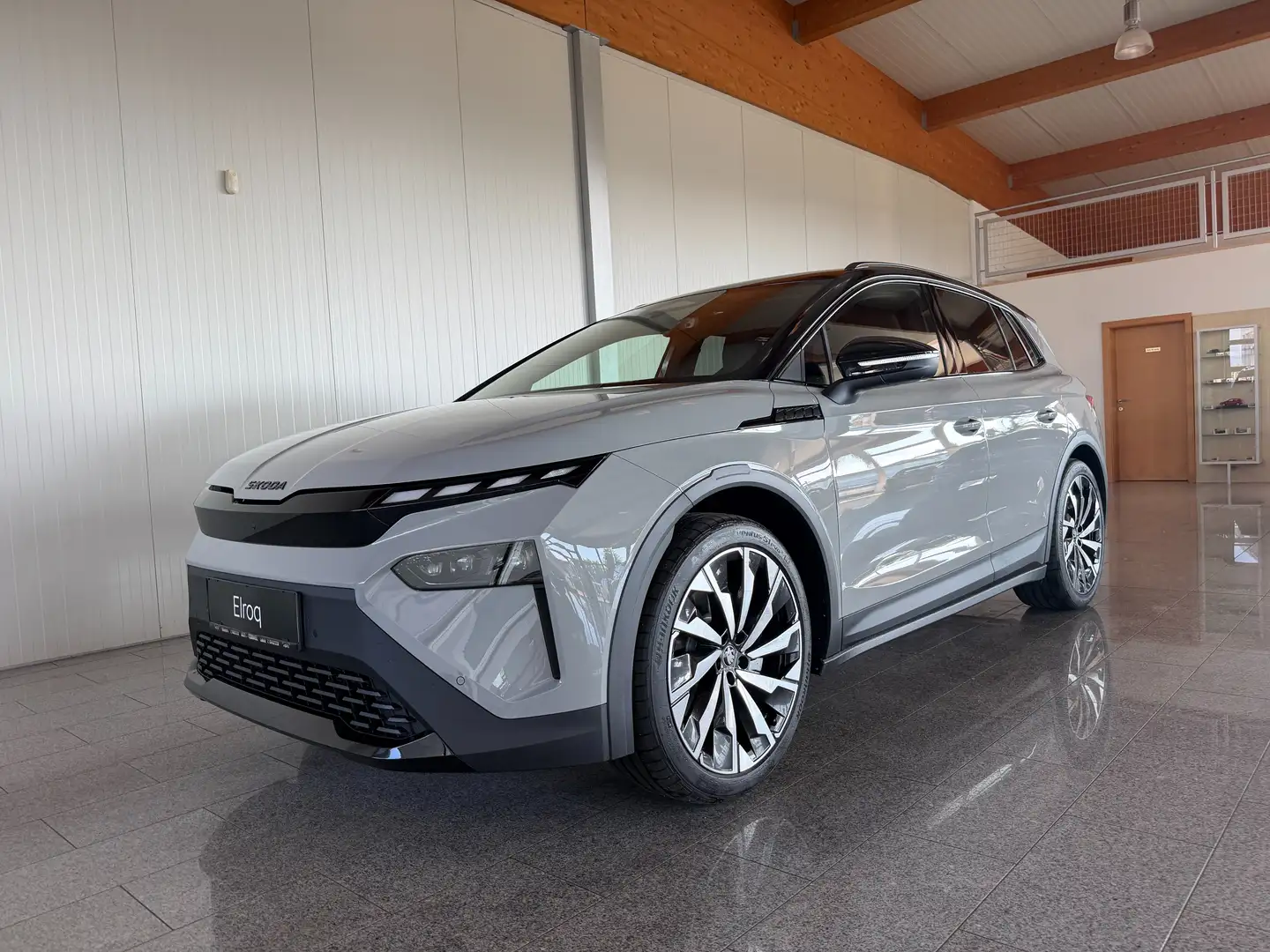 Skoda Elroq Elroq 85x 82kWh Sportline Grau - 2