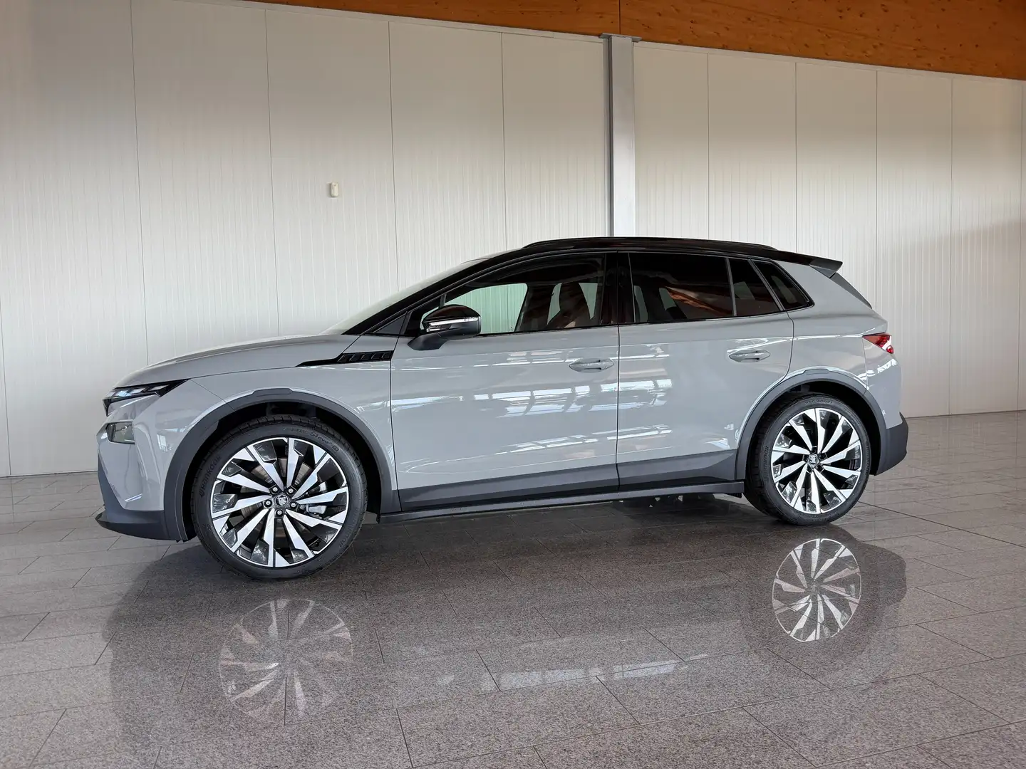 Skoda Elroq Elroq 85x 82kWh Sportline Grau - 1