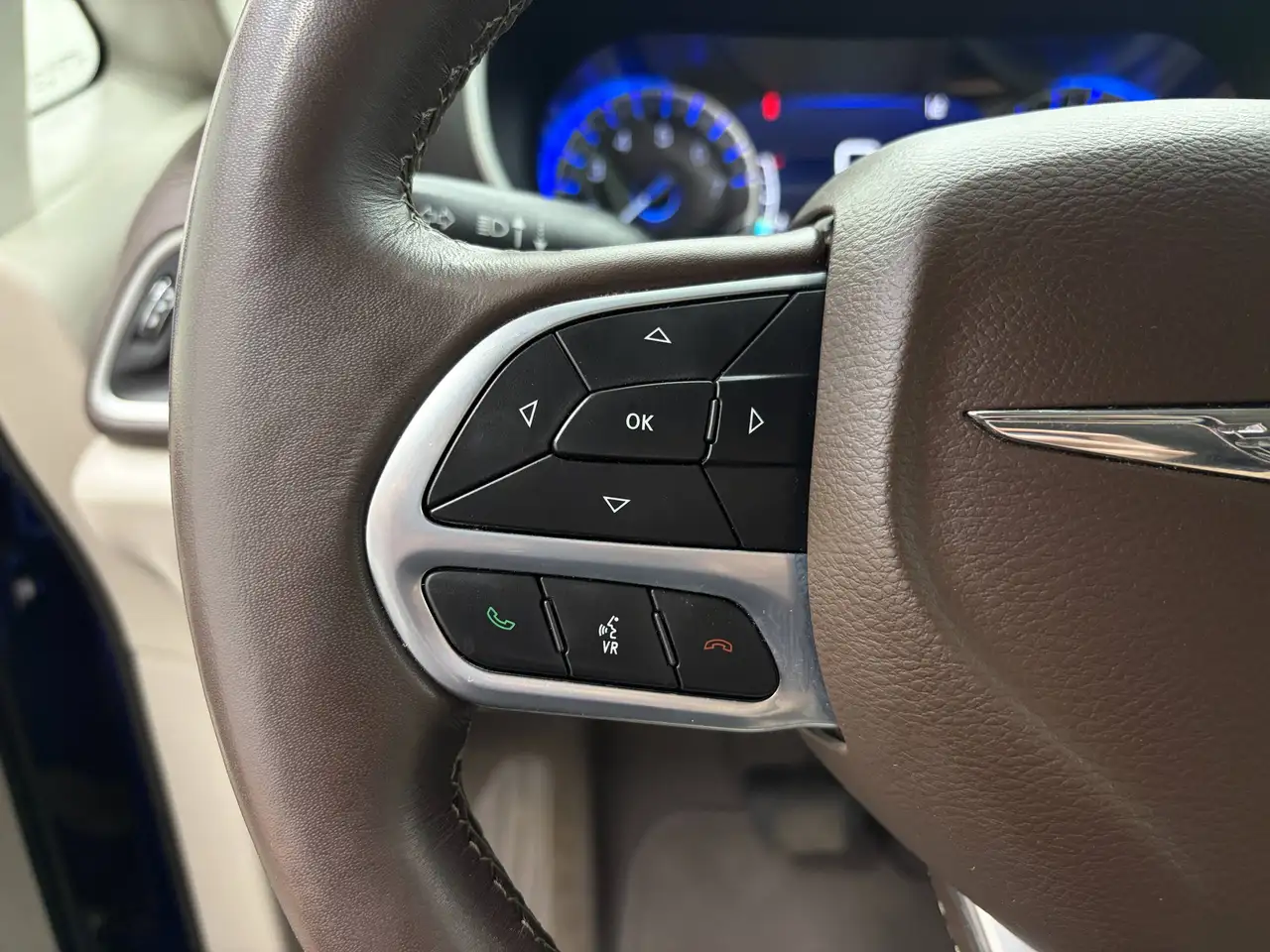 Chrysler Pacifica снимка Chrysler Pacifica