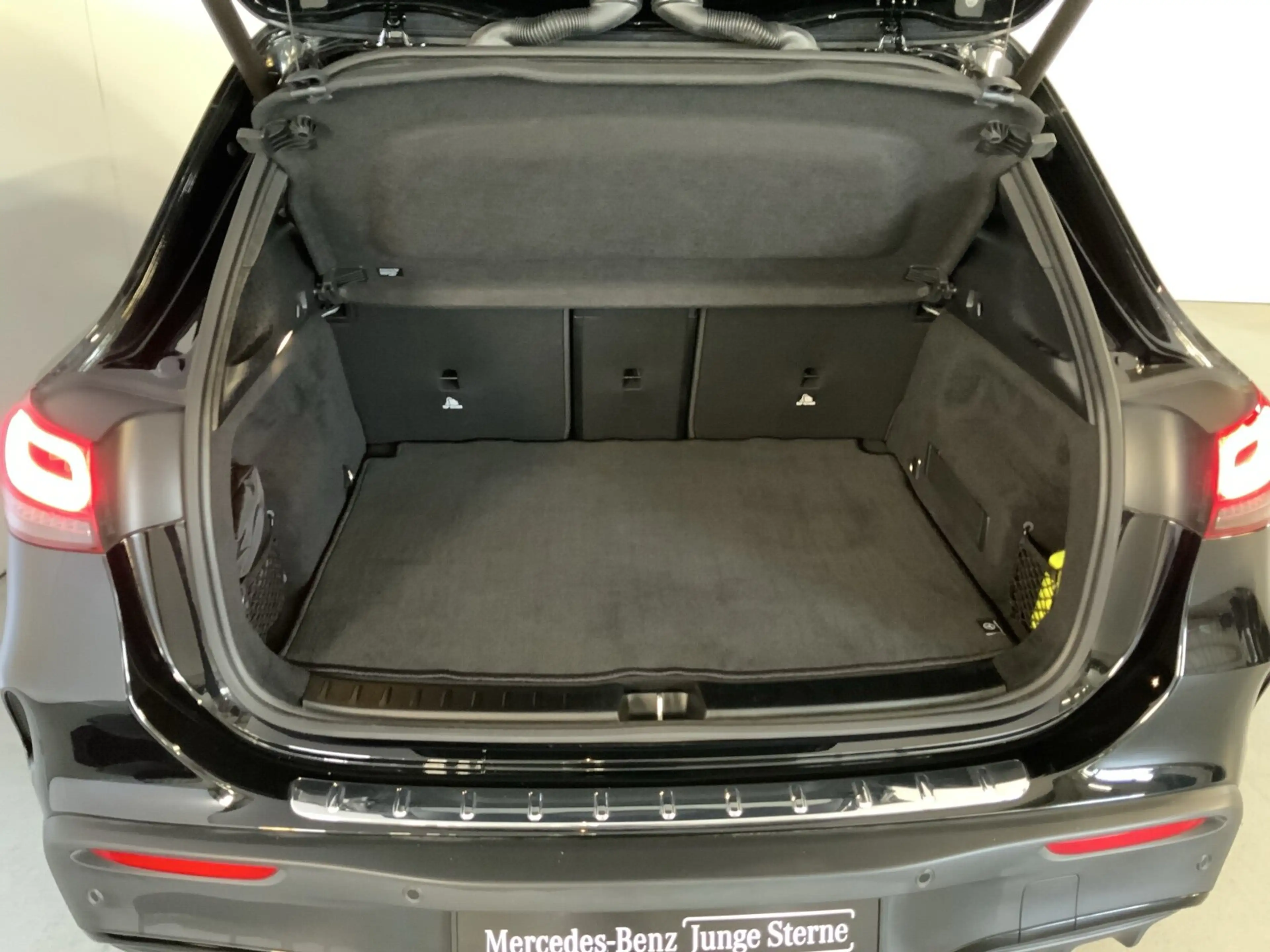 Mercedes-Benz EQA 300 EQA 300 4MATIC  AMG Line Navi/Keyless-Go/Styling — photo 7